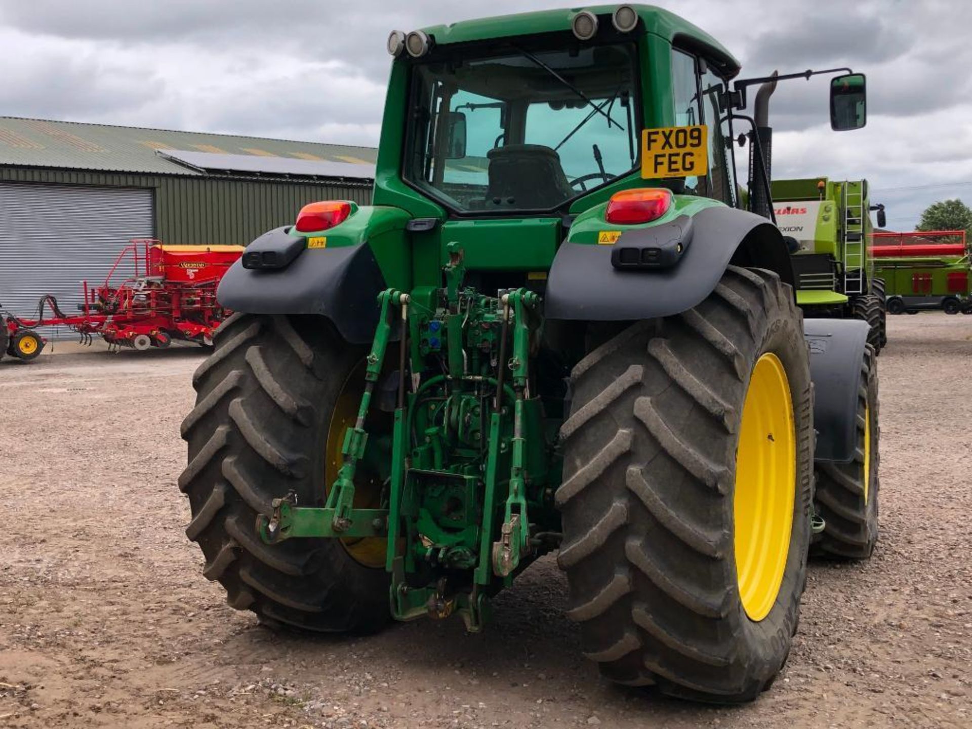 2009 John Deere 7430 Premium 40Kph AutoQuad 4wd tractor with front and cab suspension, 4 manual spoo - Image 14 of 32