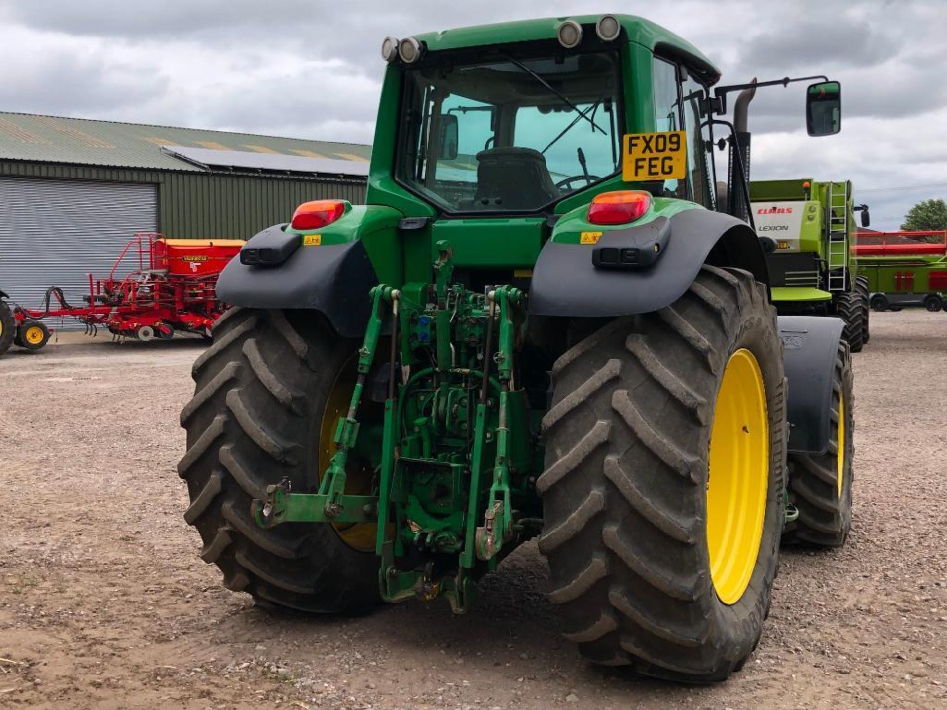 2009 John Deere 7430 Premium 40Kph AutoQuad 4wd tractor with front and cab suspension, 4 manual spoo - Image 13 of 32