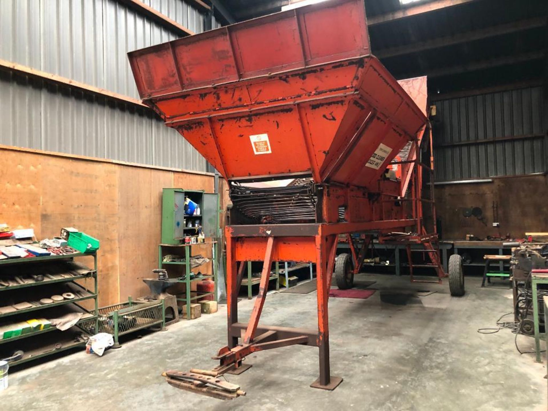 Terry Johnson Todd Mark V beet cleaner loader, electric start, picking off table. Model No: TBCL. Se - Image 5 of 9