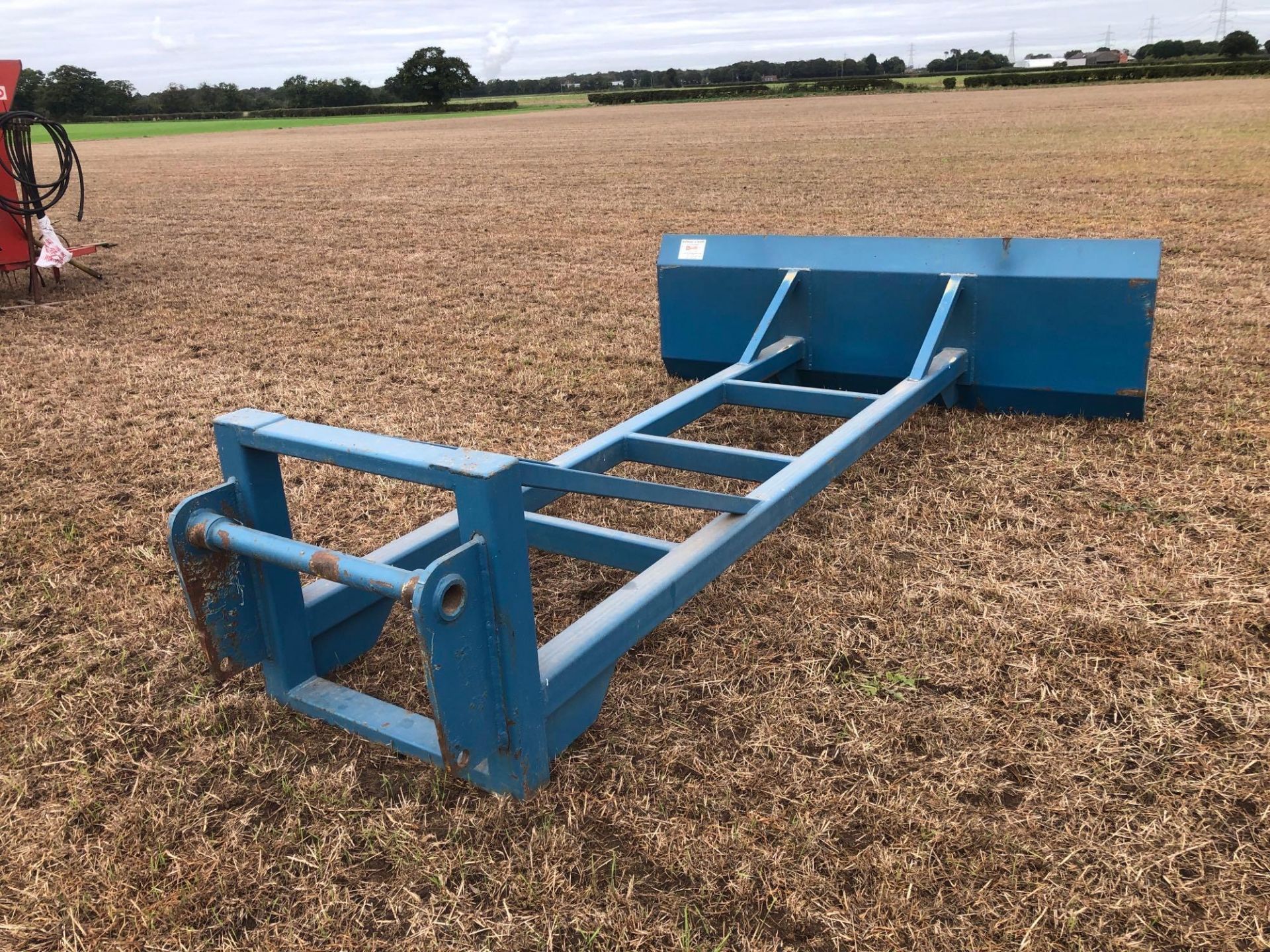 Michael J Hart 10ft grain pusher, 2.3m blade with Manitou attachments - Image 3 of 6