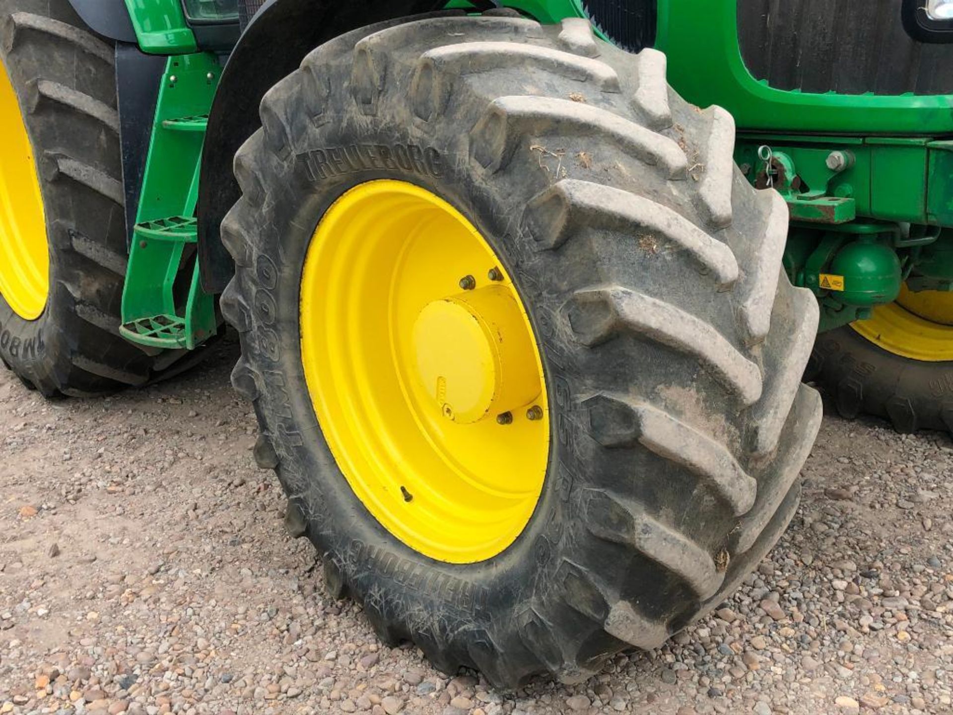 2009 John Deere 7430 Premium 40Kph AutoQuad 4wd tractor with front and cab suspension, 4 manual spoo - Image 18 of 32