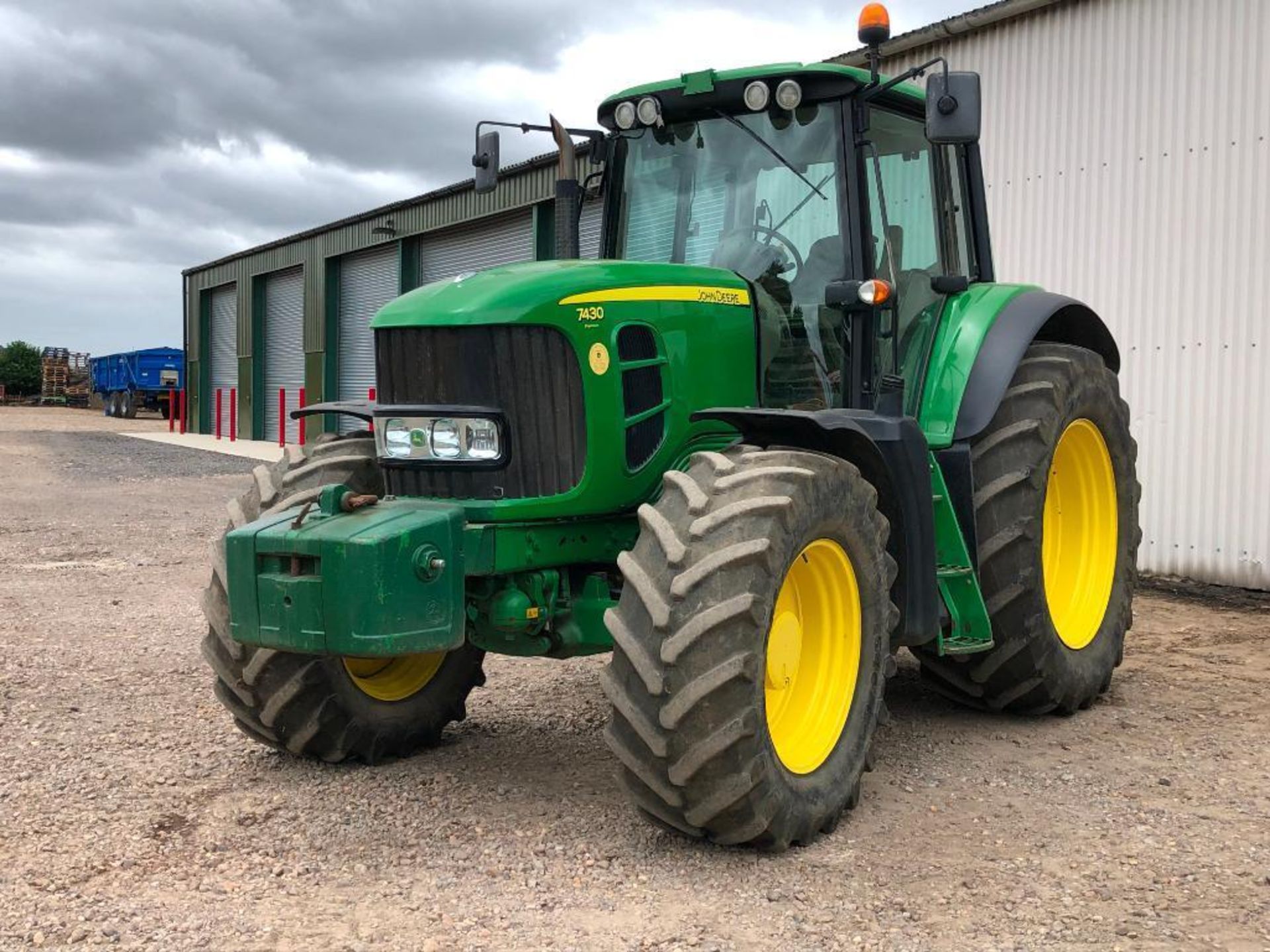 2009 John Deere 7430 Premium 40Kph AutoQuad 4wd tractor with front and cab suspension, 4 manual spoo - Image 23 of 32