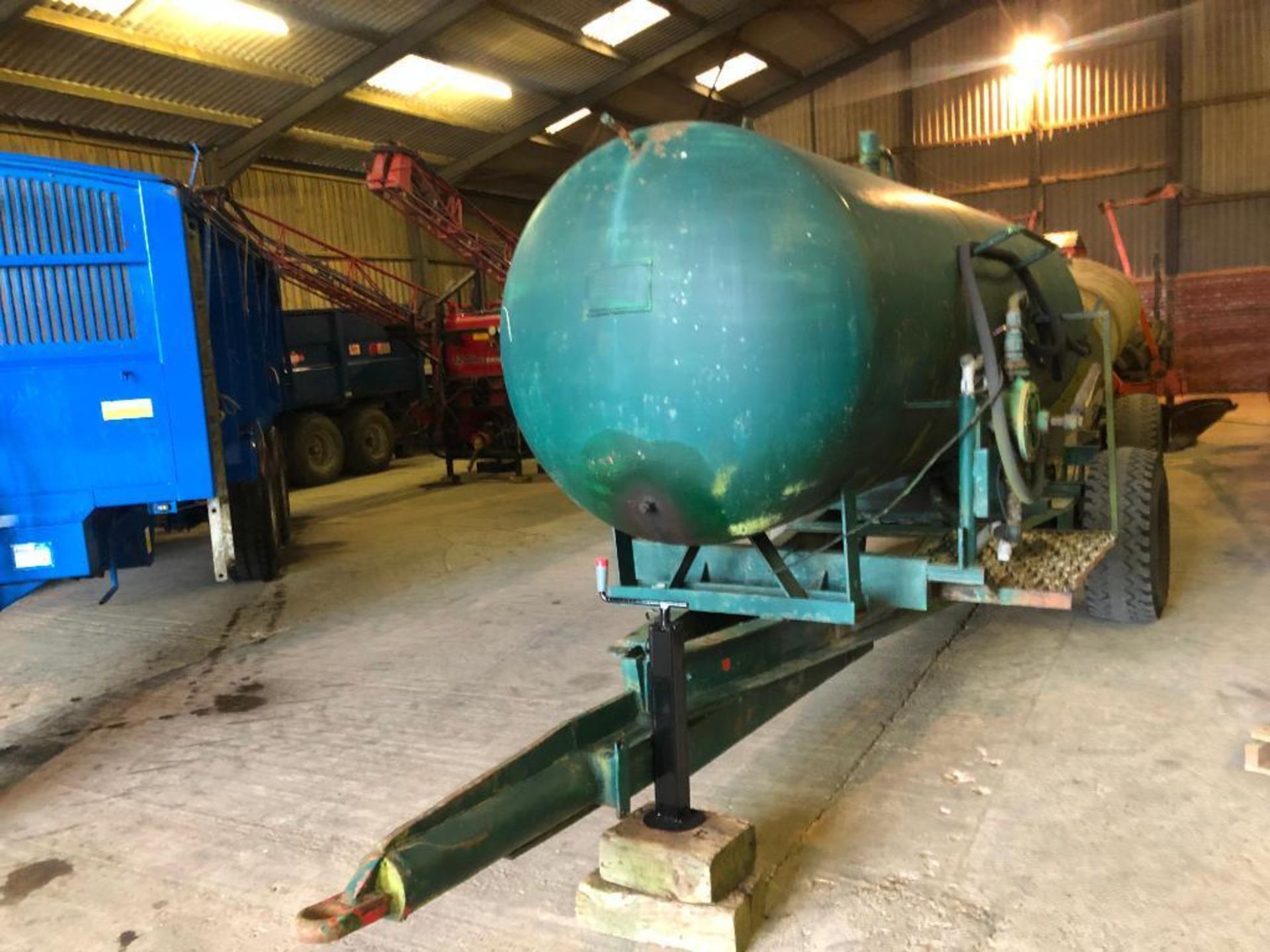 WEFCO (Gainsborough) Ltd 3,950l fuel bowser with manual pump, single axle on 12.5/80-15 wheels and t - Image 4 of 6