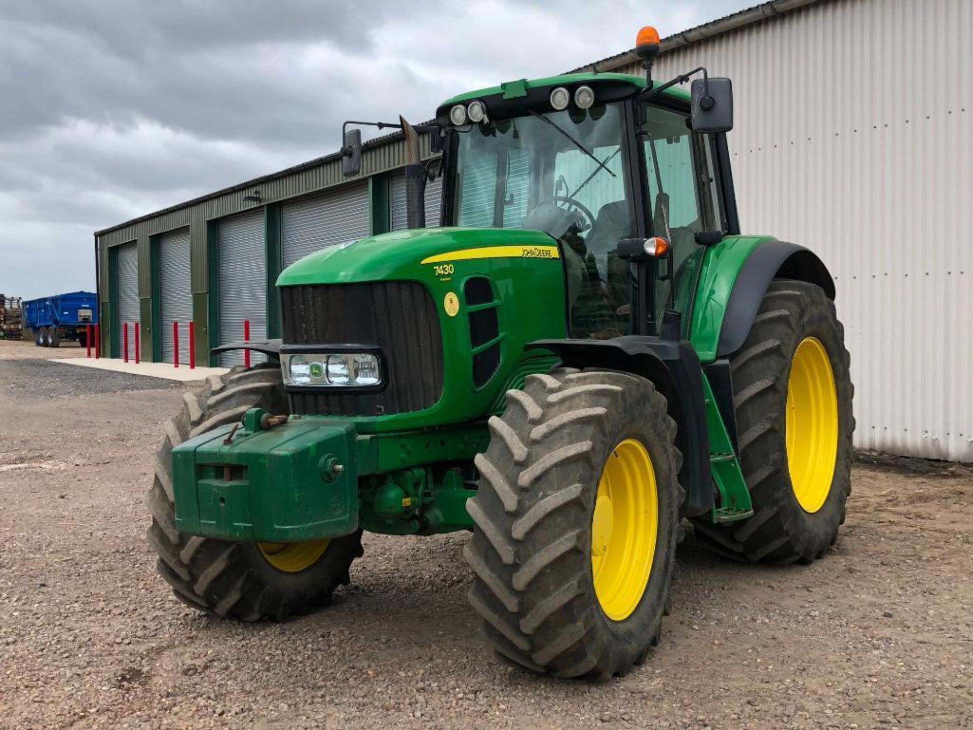 2009 John Deere 7430 Premium 40Kph AutoQuad 4wd tractor with front and cab suspension, 4 manual spoo - Image 28 of 32