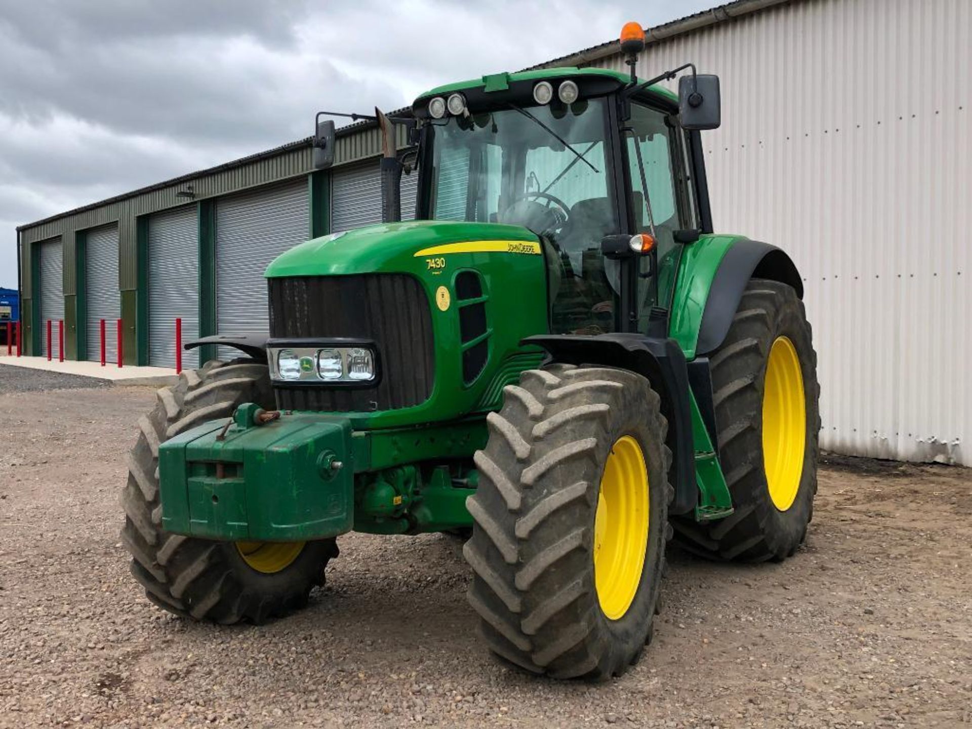 2009 John Deere 7430 Premium 40Kph AutoQuad 4wd tractor with front and cab suspension, 4 manual spoo - Image 29 of 32