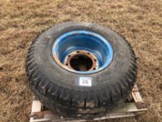 Single 15.0/70-18 wheel and tyre