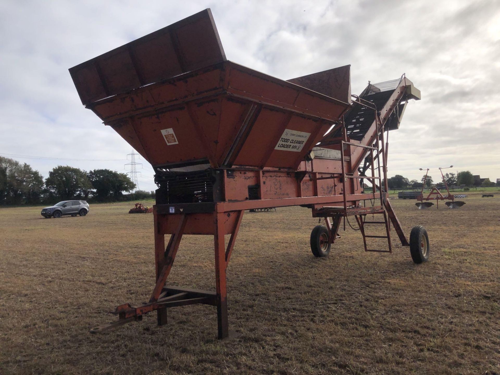 Terry Johnson Todd Mark V beet cleaner loader, electric start, picking off table. Model No: TBCL. Se - Image 2 of 9