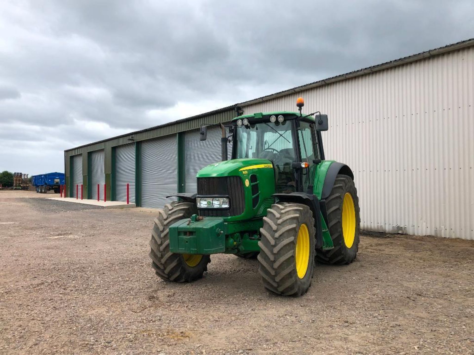 2009 John Deere 7430 Premium 40Kph AutoQuad 4wd tractor with front and cab suspension, 4 manual spoo - Image 10 of 32