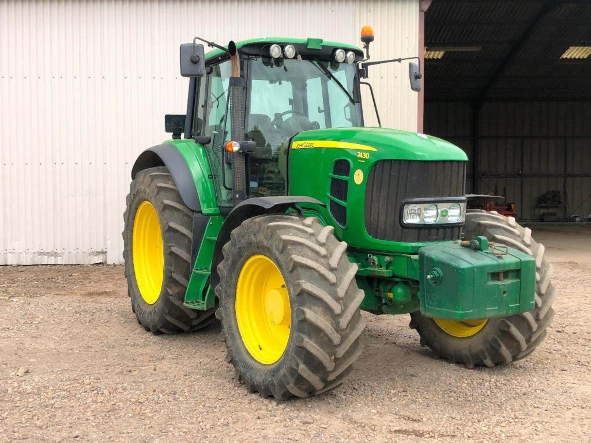 2009 John Deere 7430 Premium 40Kph AutoQuad 4wd tractor with front and cab suspension, 4 manual spoo - Image 26 of 32