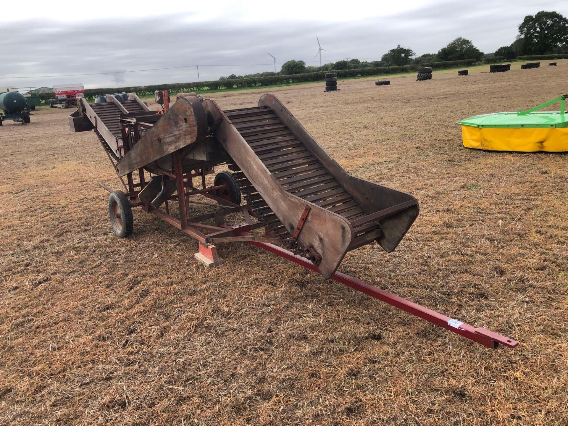 Tong 3 phase grader with various screens. Serial No: 6210 - Image 2 of 4