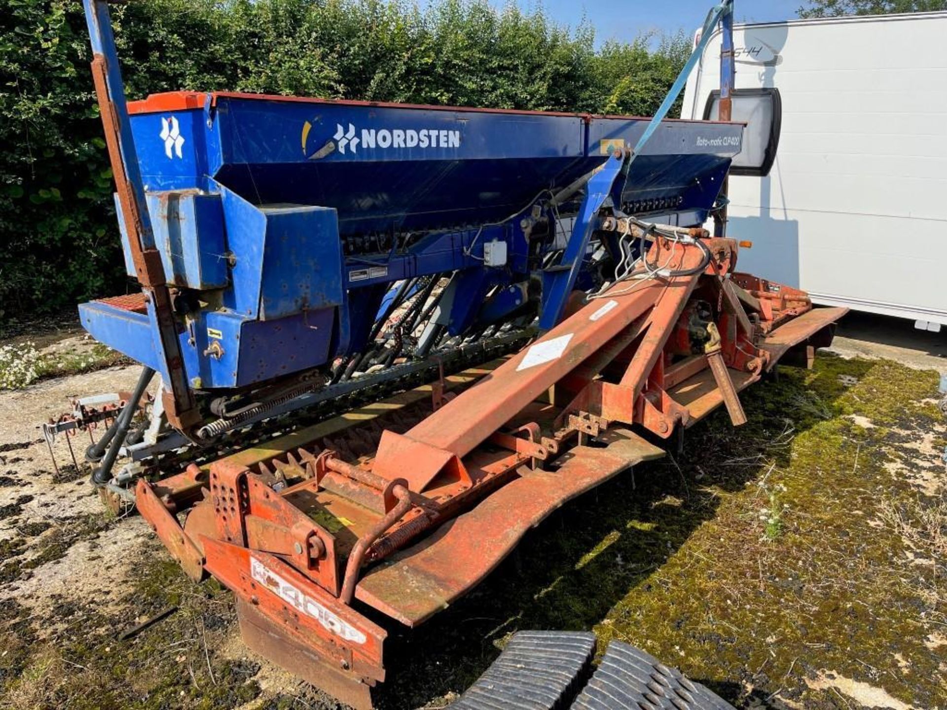 Nordsten 4m Rotomatic CLP Box Drill c/w Kuhn HR400 Power Harrow - (Norfolk) - Image 2 of 9