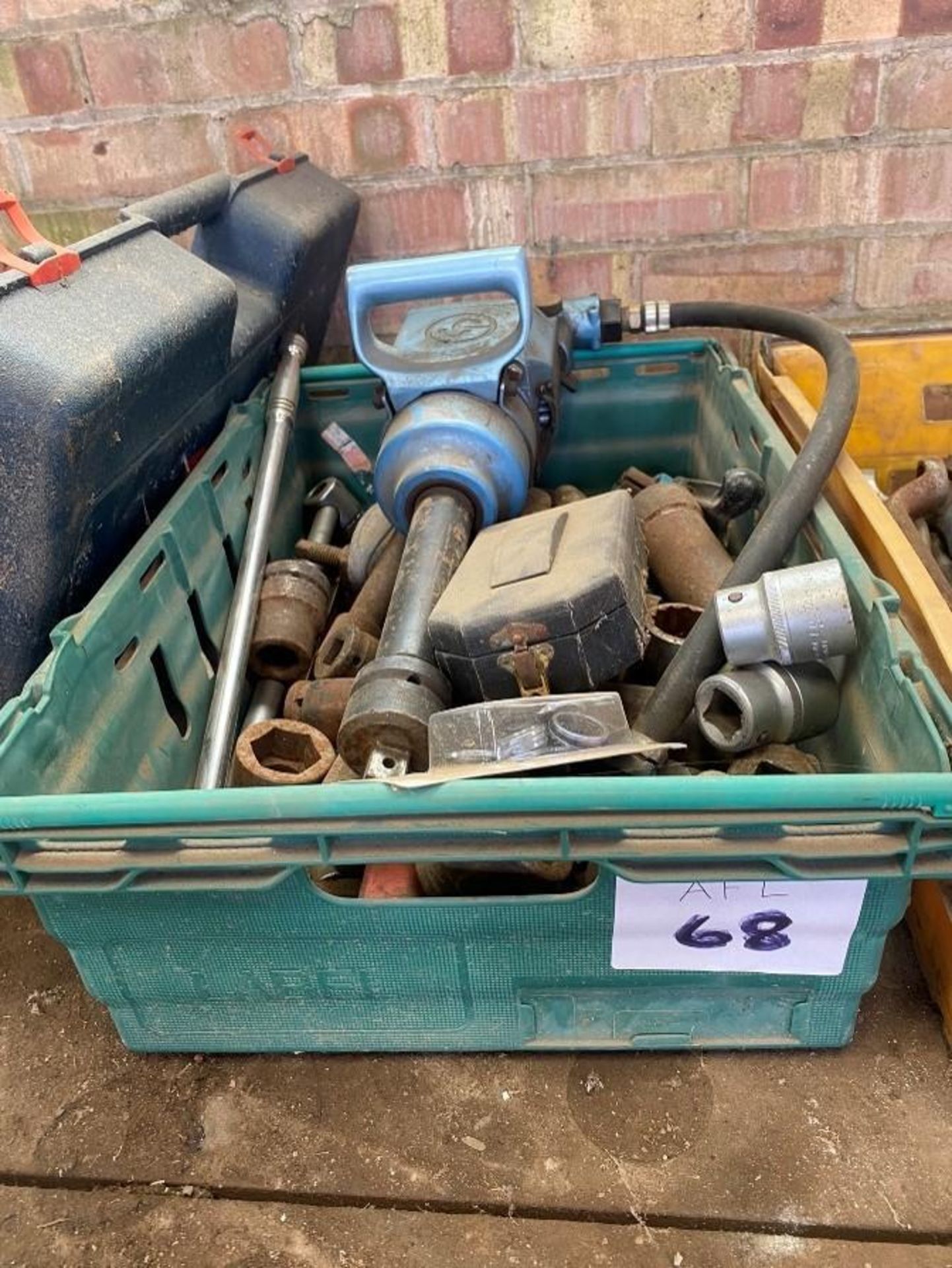 Tray Of Part Of A Socket Set, Hydraulic Ram Etc. - (Lincolnshire)