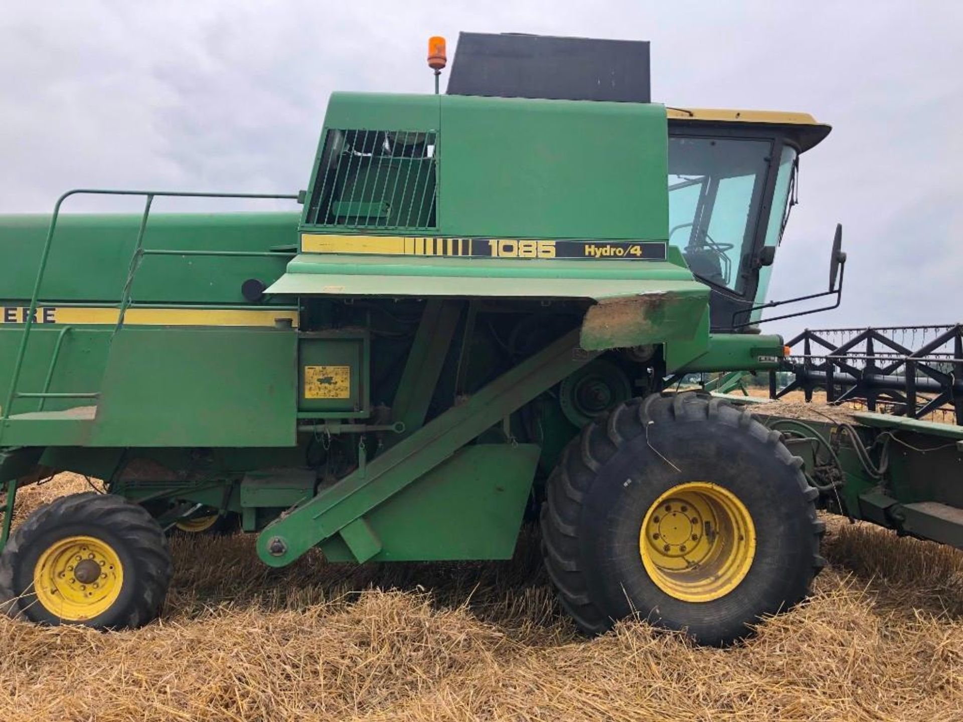 1987 John Deere 1085 Combine c/w 18ft Cut Header - (Suffolk) - Image 8 of 36