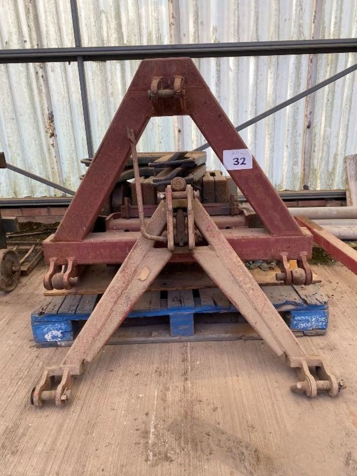 Weight Frame C/W 17No. 35KG Wafer Weights - (Lincolnshire)