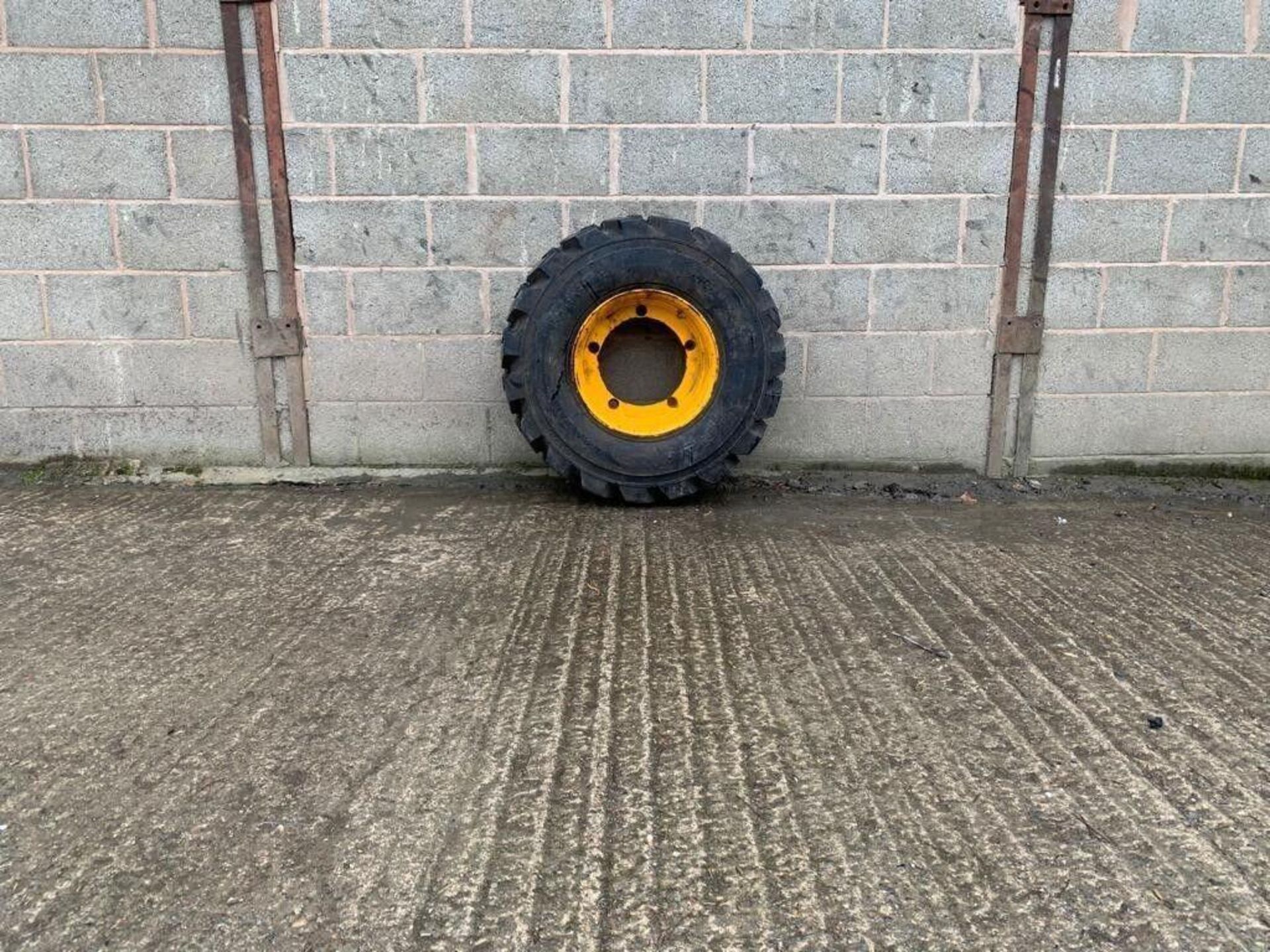 4-17.5 Camso-Xtra-Wall 12PR Tyre on 5 Stud Rim - (Shropshire)