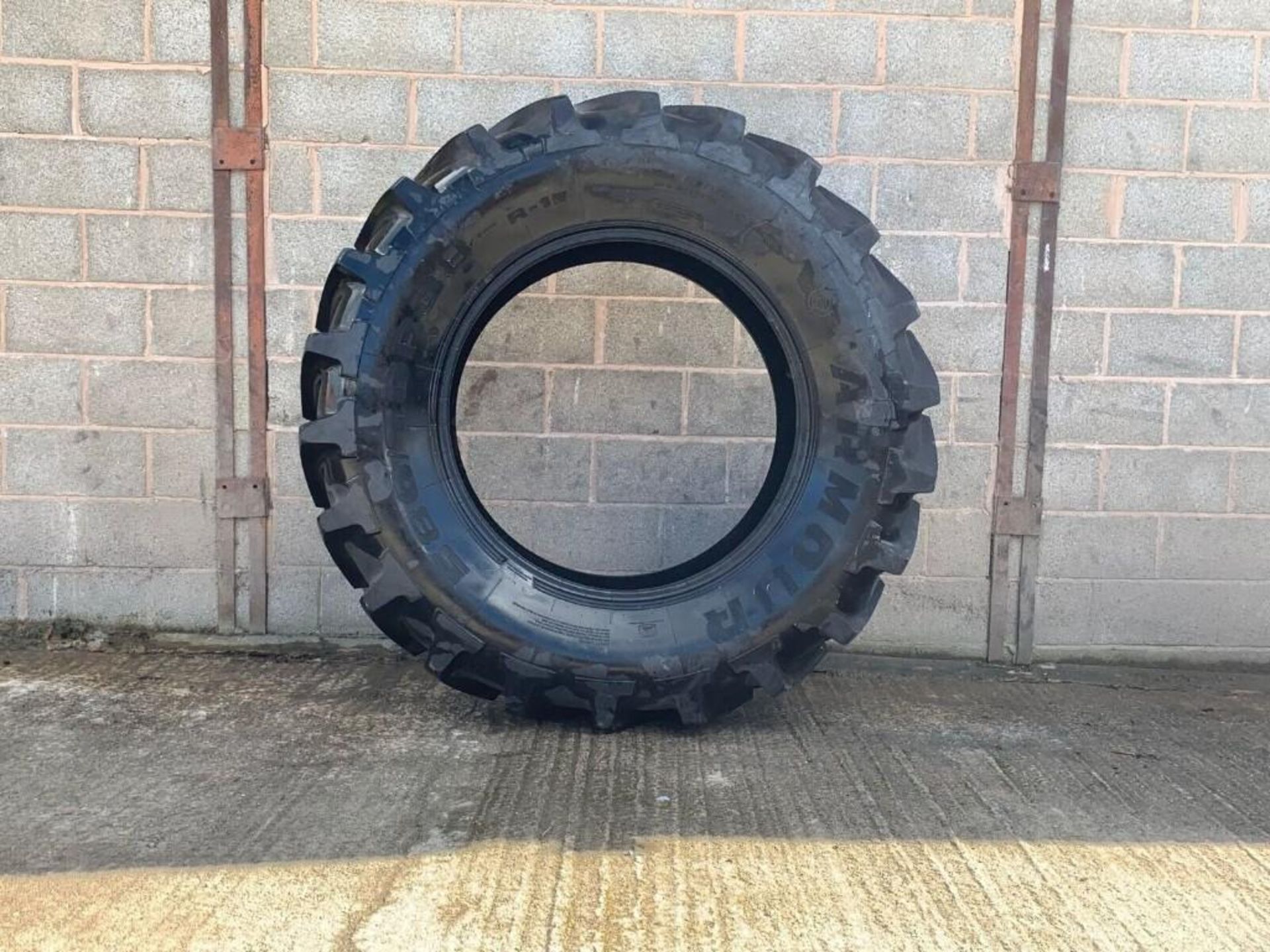 1No. 580/70R38 Armour R1-W 155A8 TL Tractor Tyre - (Shropshire)