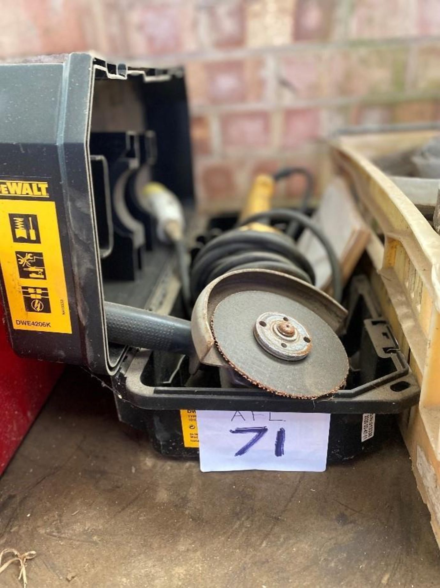 Dewalt Grinder - (Lincolnshire)