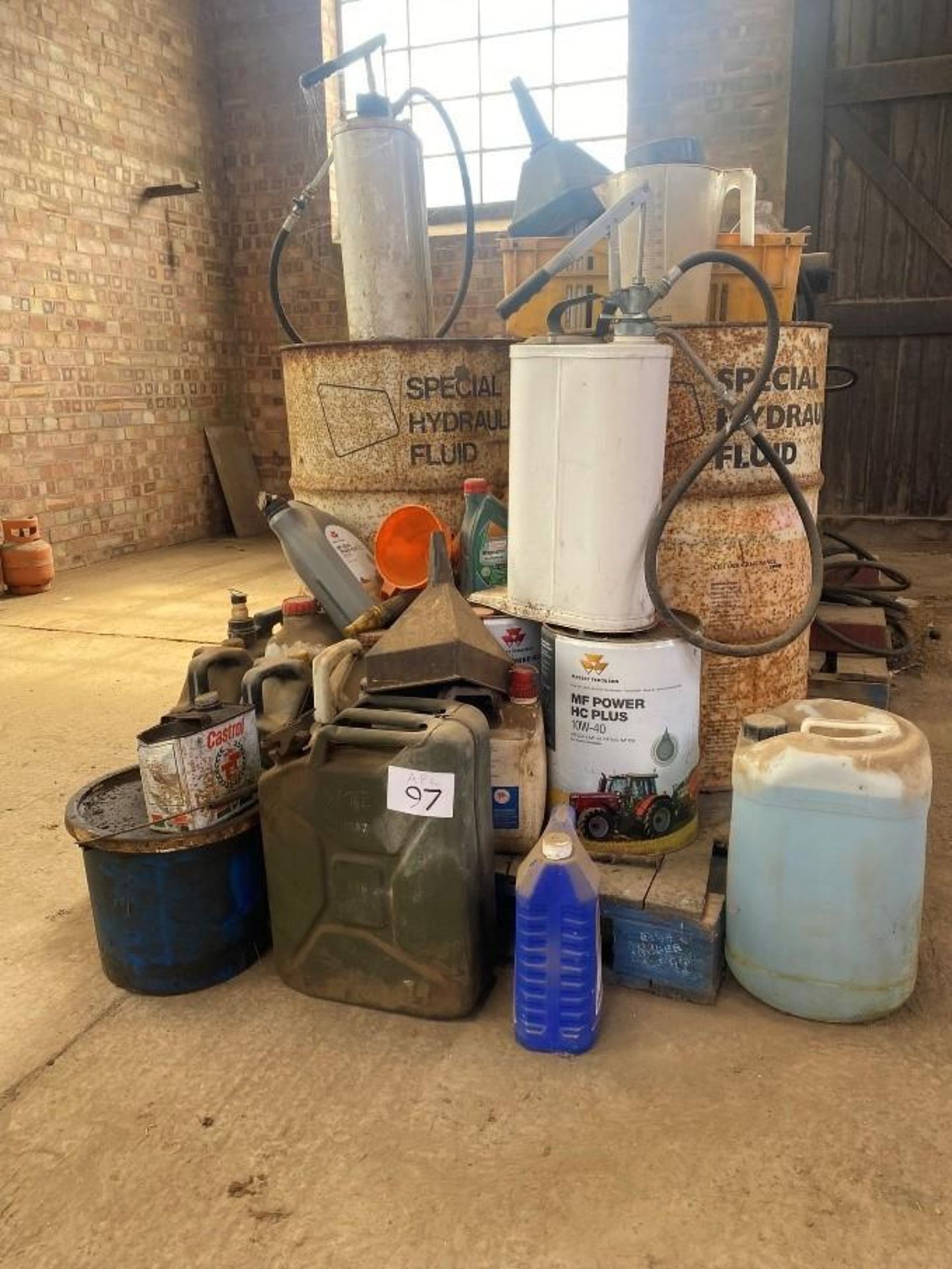 Qty Of Oils, Oil Cans Etc. - (Lincolnshire)