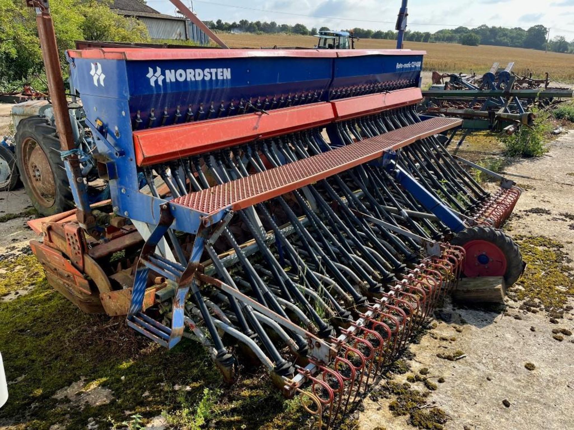 Nordsten 4m Rotomatic CLP Box Drill c/w Kuhn HR400 Power Harrow - (Norfolk) - Image 4 of 9