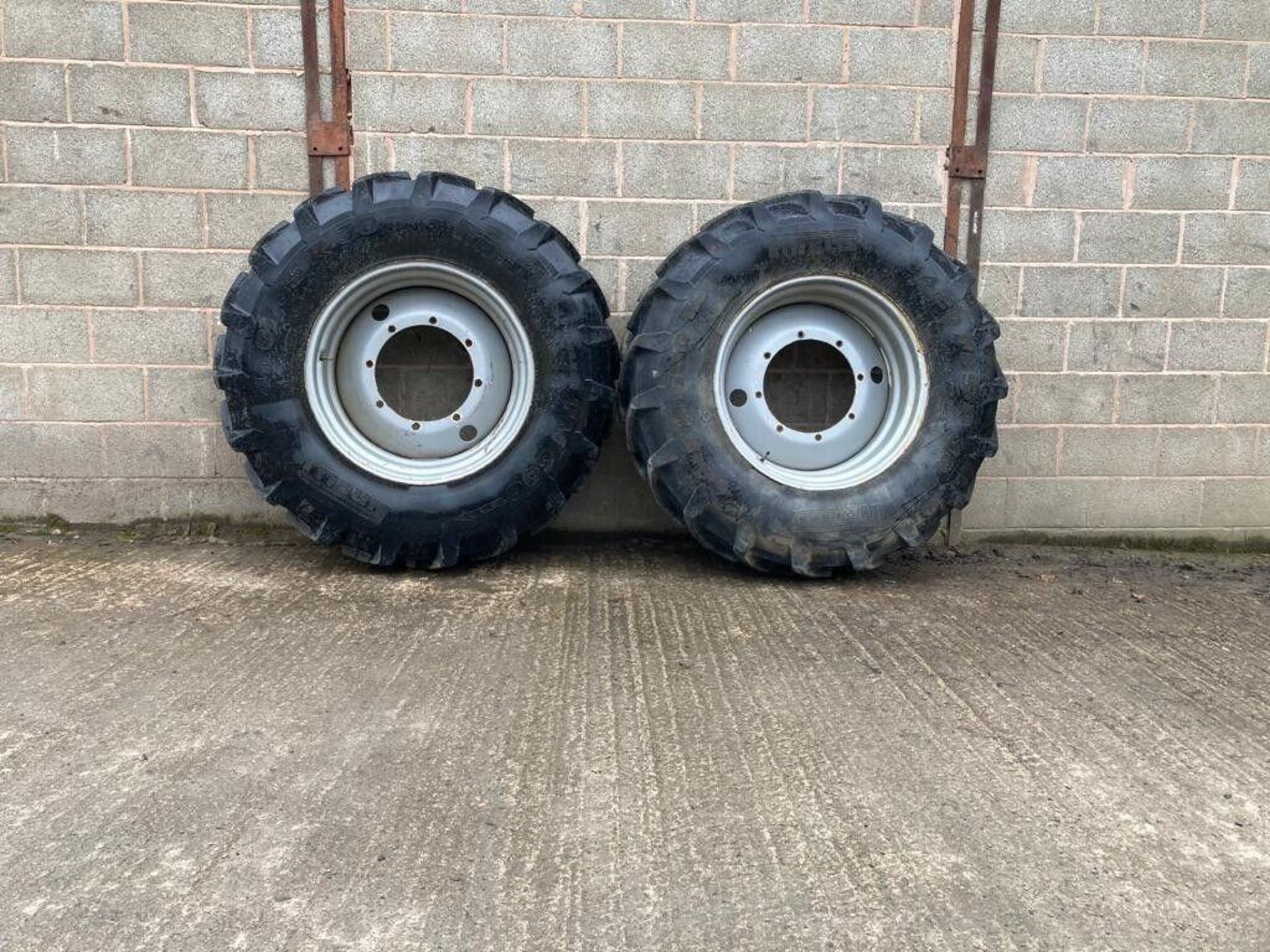 Set of 480/80R46 Michelin Tyres & 420/85R30 Pirelli Tyres on Case Wheels - (Shropshire) - Image 3 of 11