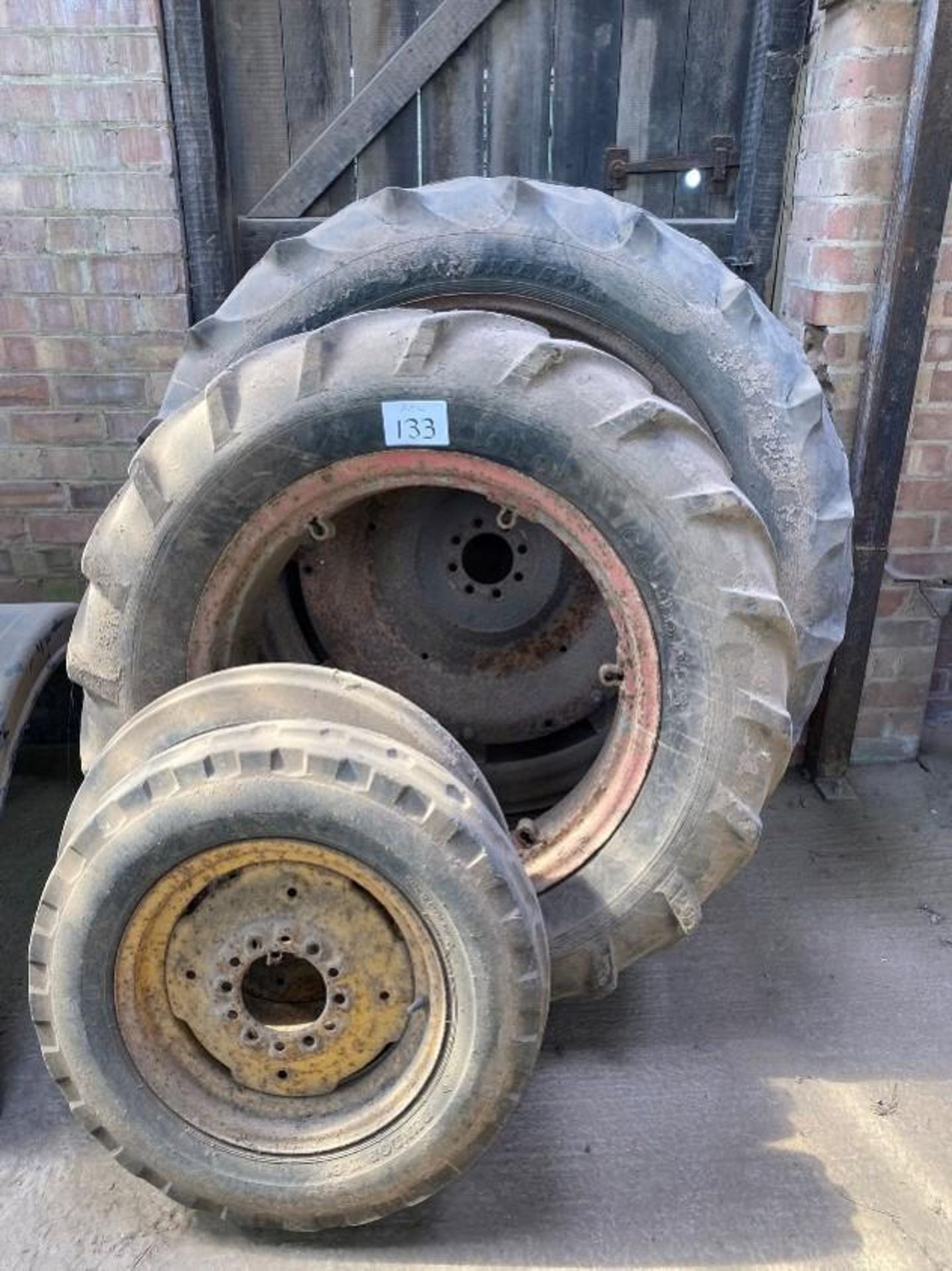 5No. Wheels And Tyres - (Lincolnshire)
