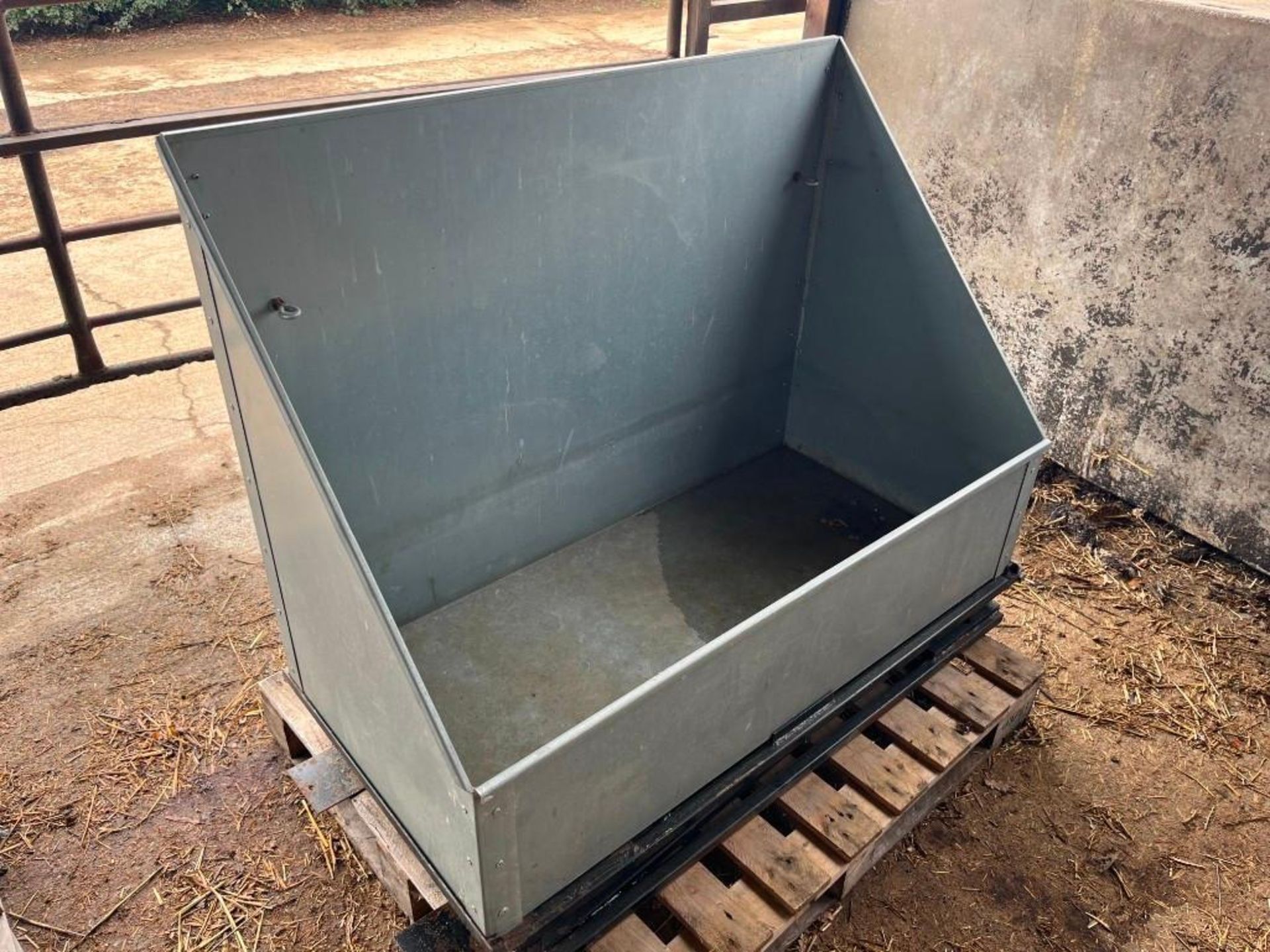 Farm-made Dog Washer - Image 2 of 2