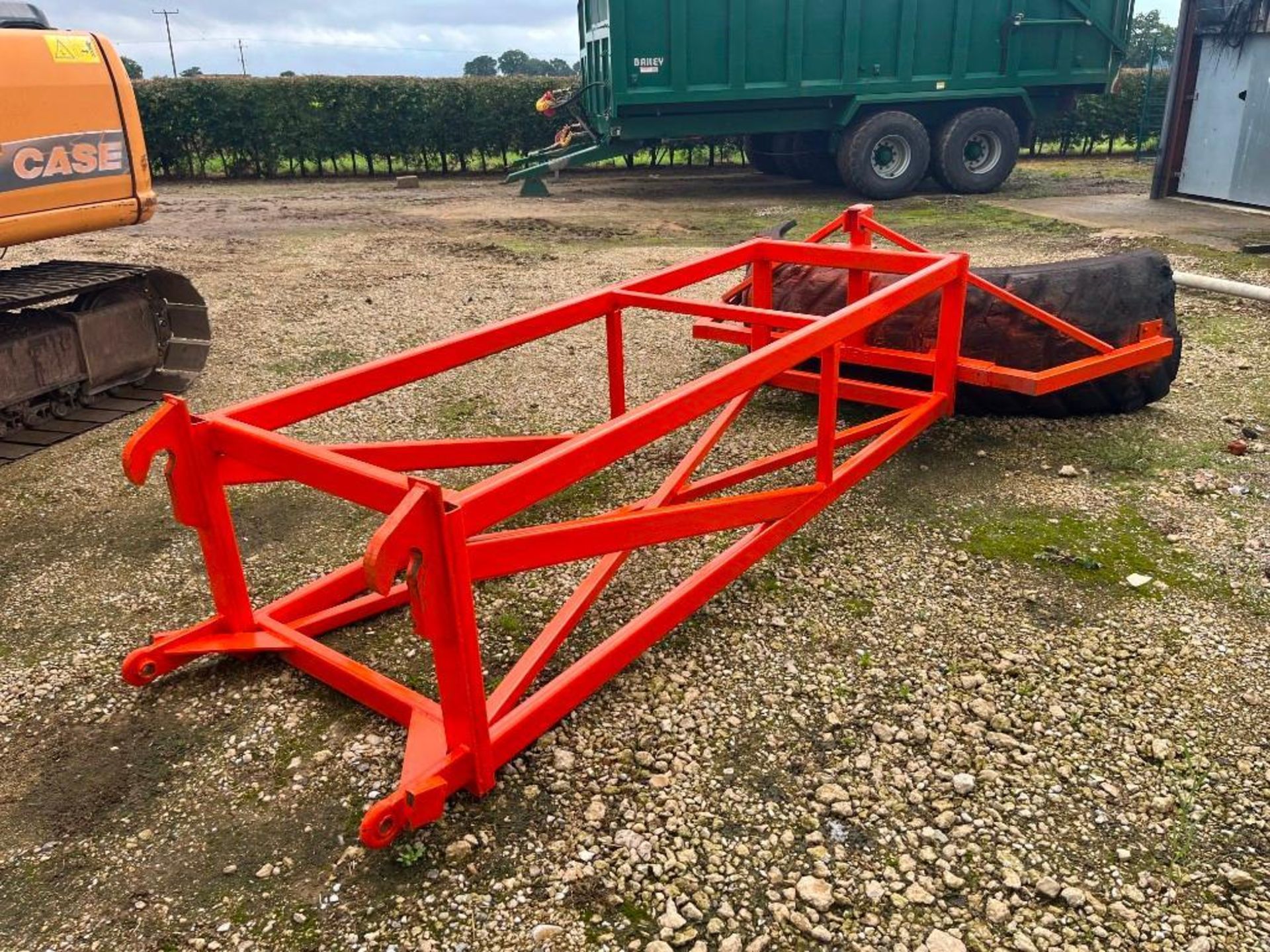 K W Farm Services Grain Pusher, Rubber Pushing Blade, JCB Q-Fit Brackets - Image 3 of 3