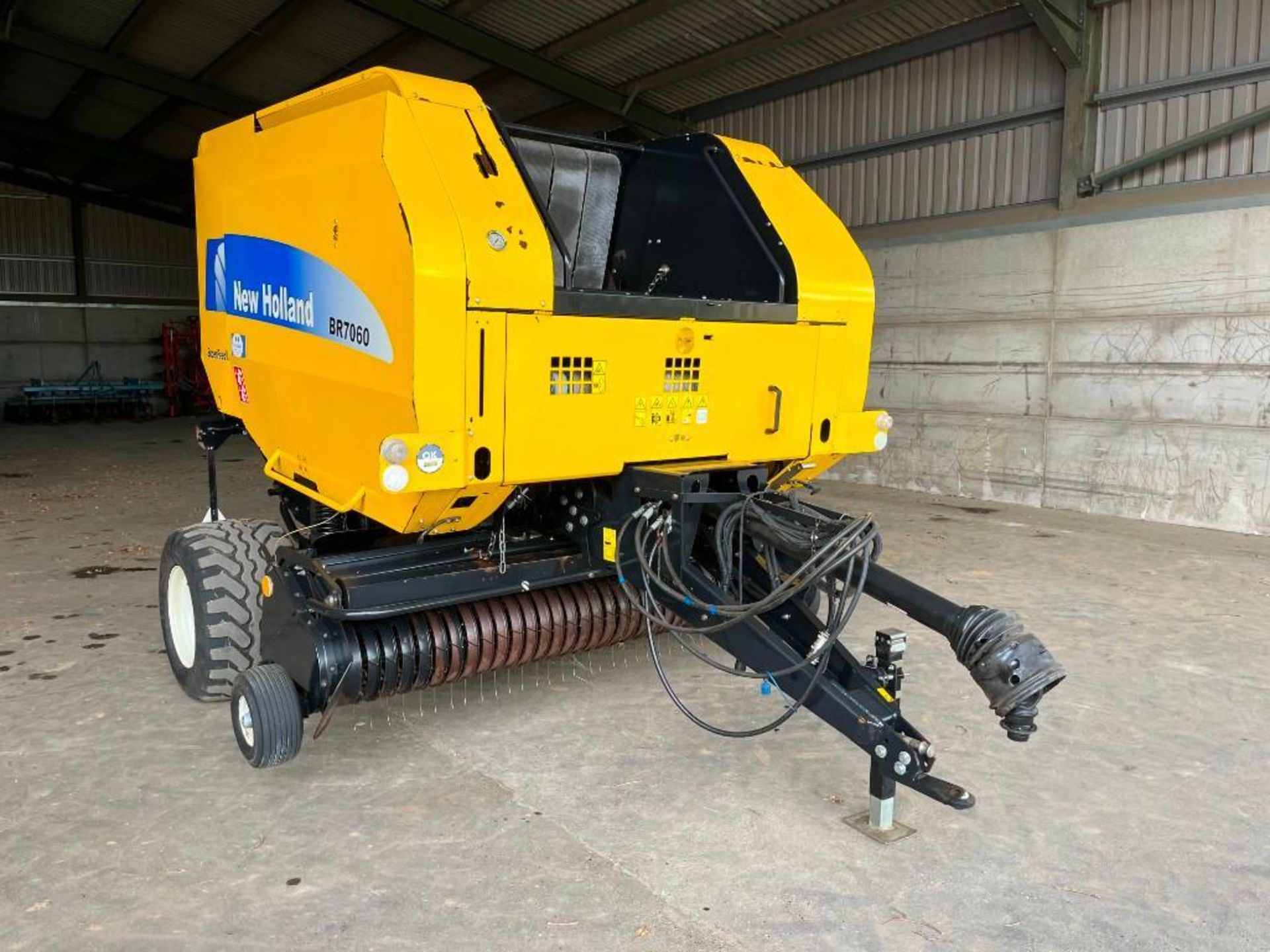 2011 New Holland BR7060 Round Baler Super Feed II Round Baler - Image 2 of 6