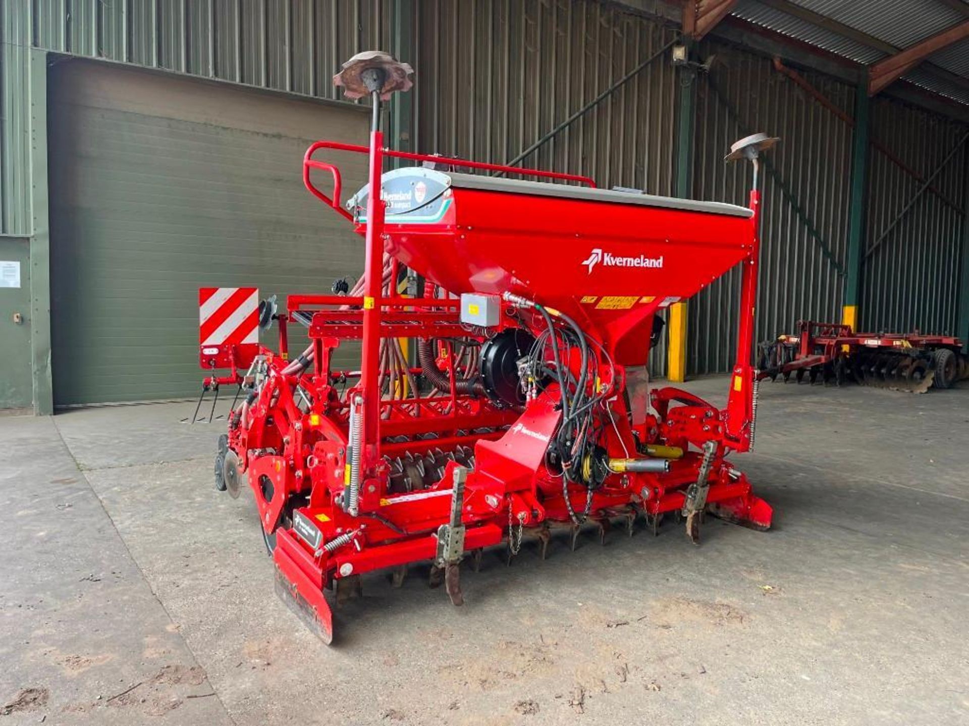 2019 Kverneland H Series Power Harrow 3m with e-Drill Compact 3m Drill - Image 2 of 10