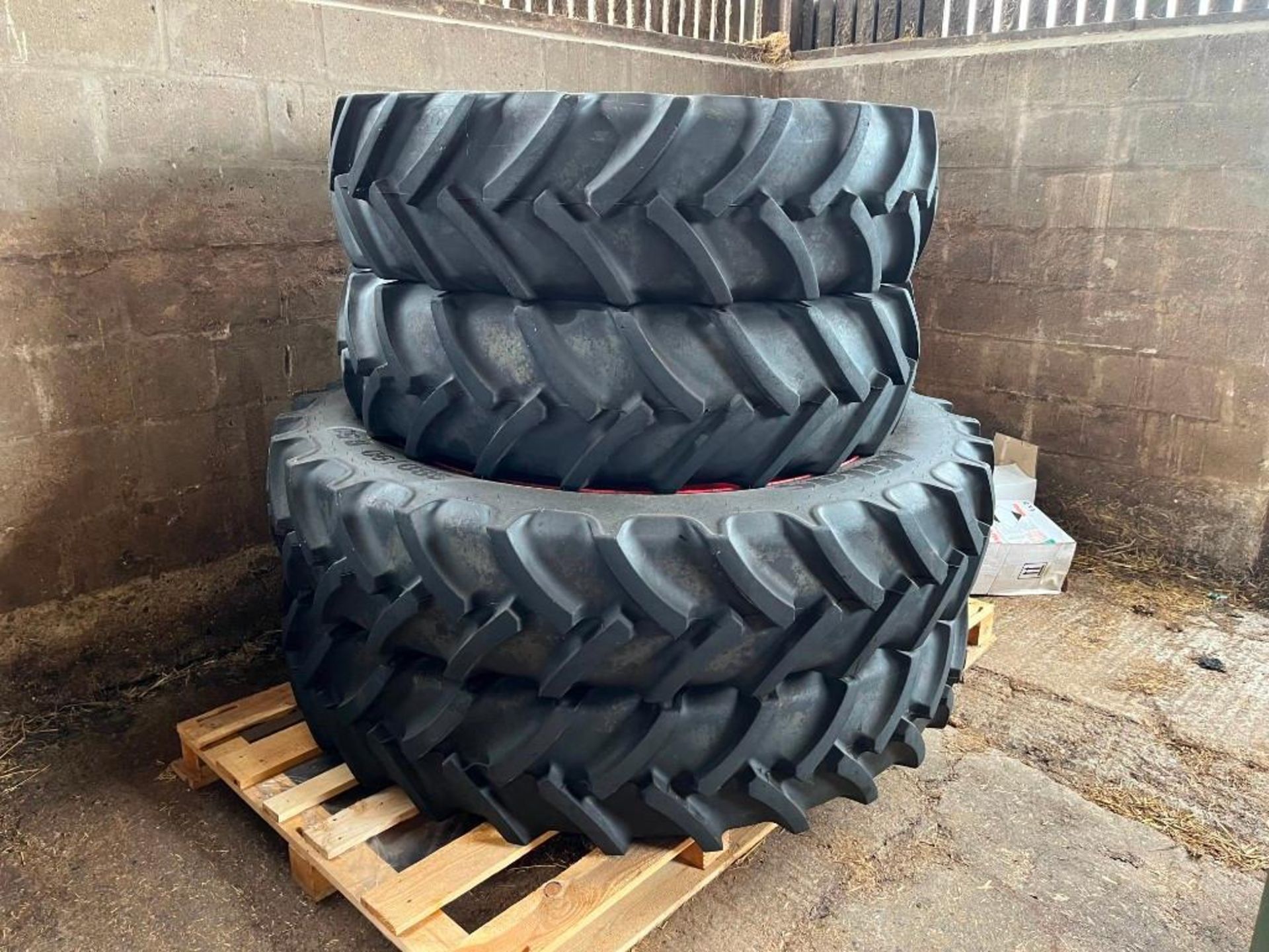 Fendt Row Crop Wheels and Tyres, Rear: 380/85R34, Front: 380/90R50