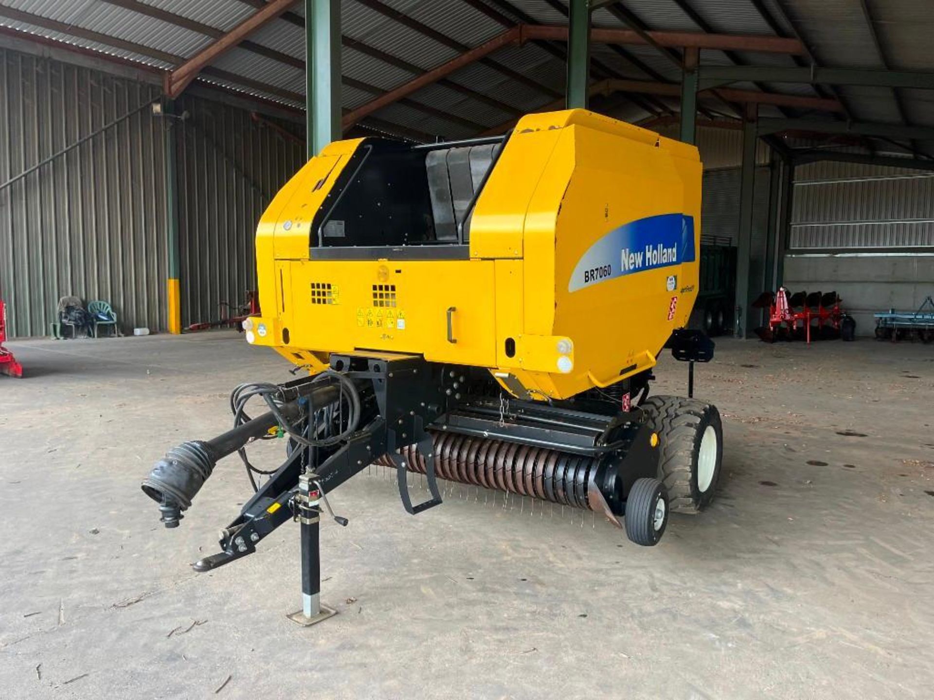 2011 New Holland BR7060 Round Baler Super Feed II Round Baler