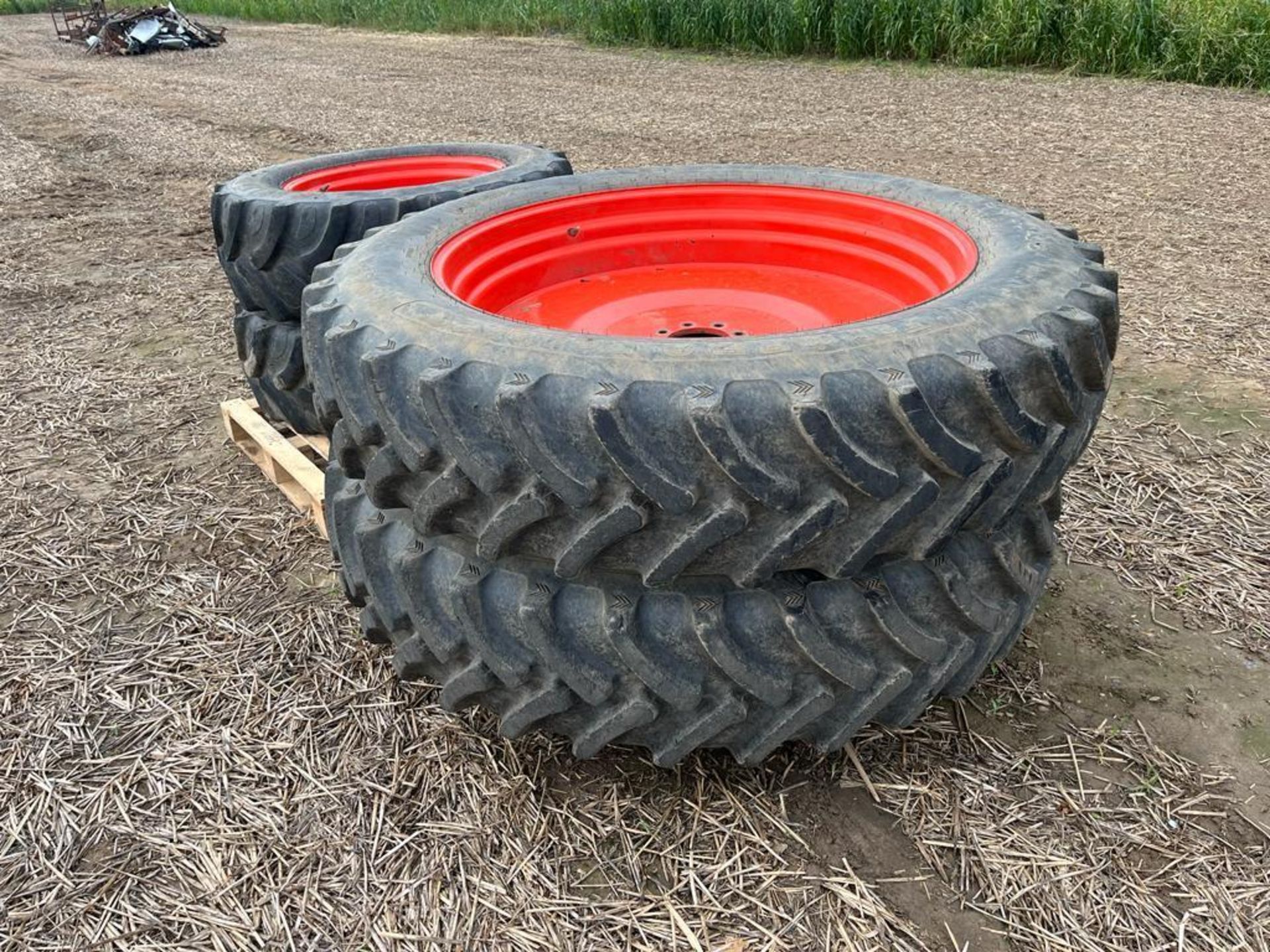 Kubota Row Crop Wheels and Tyres, Rear: 380/90 R46, Front 380/70 R28 - Image 3 of 9