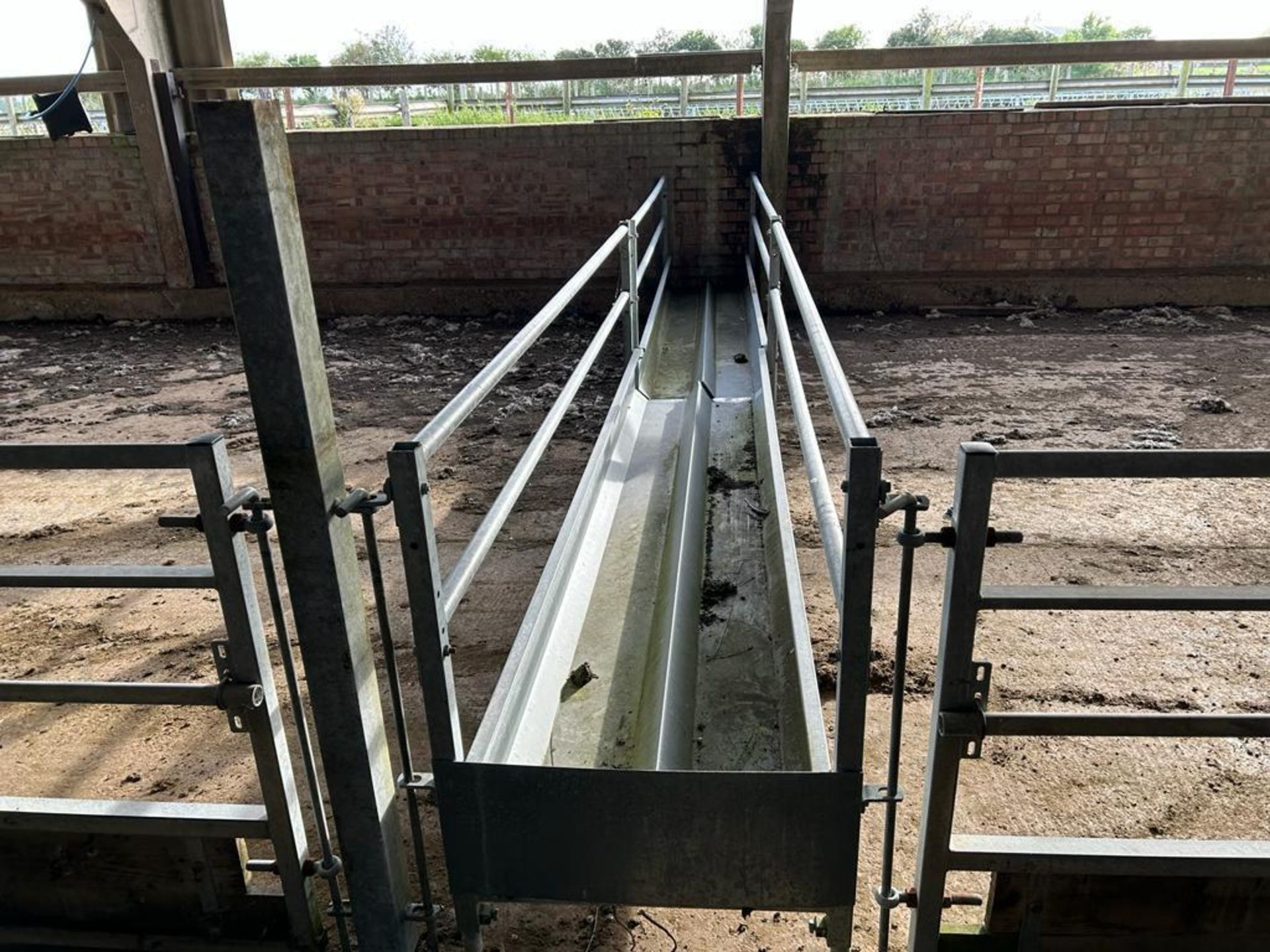 Internal Lambing Pens - 4No. IAE Adjustable Horizontal Rail Sheep Feed Barriers - Image 5 of 8