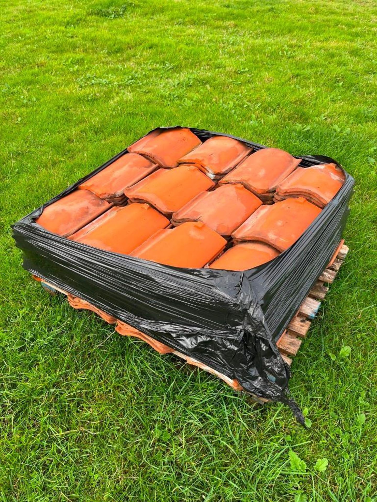 1No. Pallet of Pan Tiles