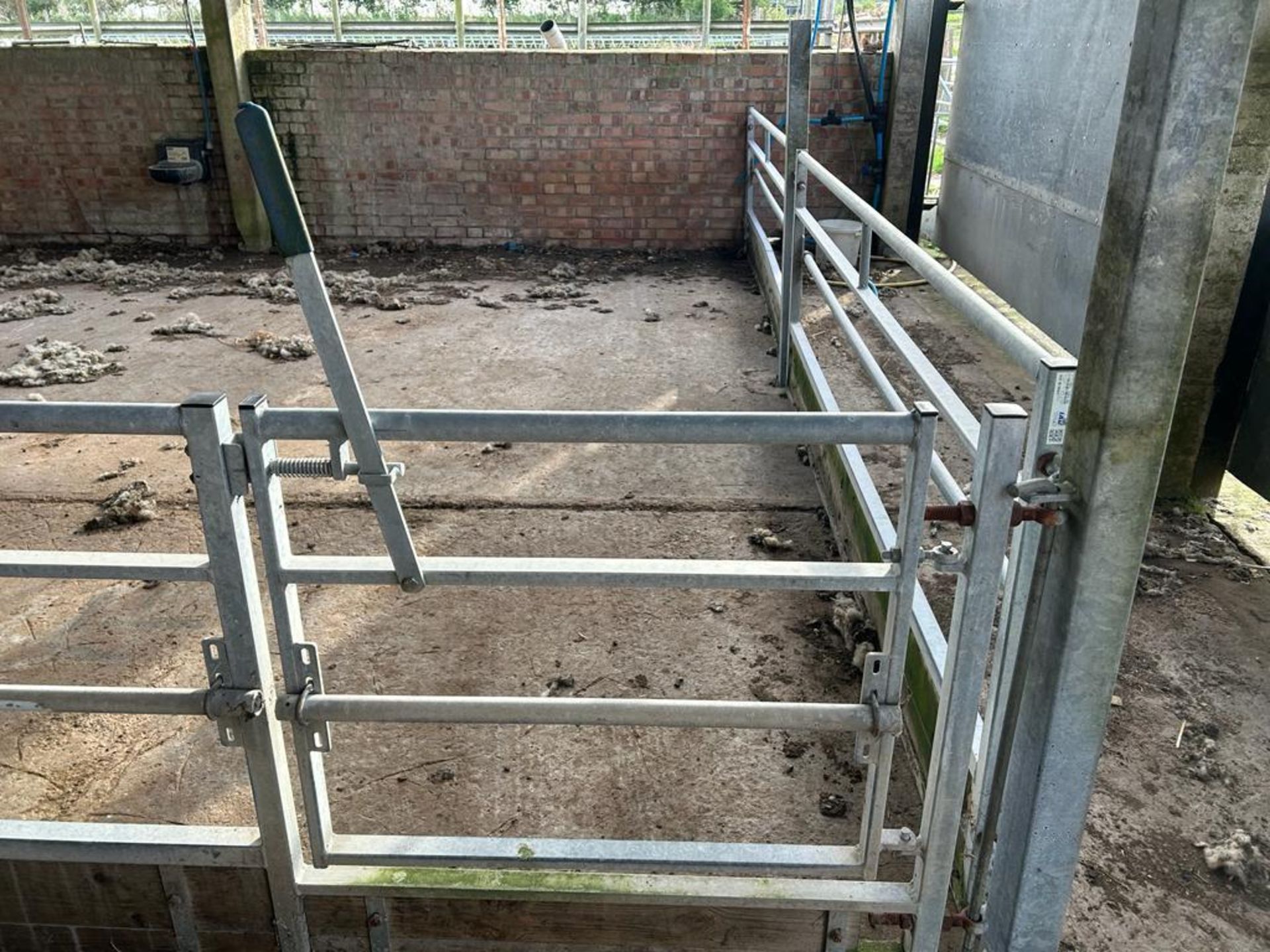 Internal Lambing Pens - 4No. IAE Adjustable Horizontal Rail Sheep Feed Barriers - Image 6 of 8