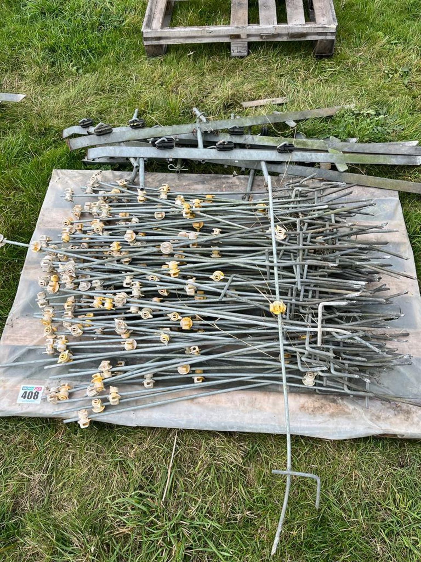 100No. Galvanised Electric Fence Stakes c/w Corner & Reel Posts - Image 2 of 2