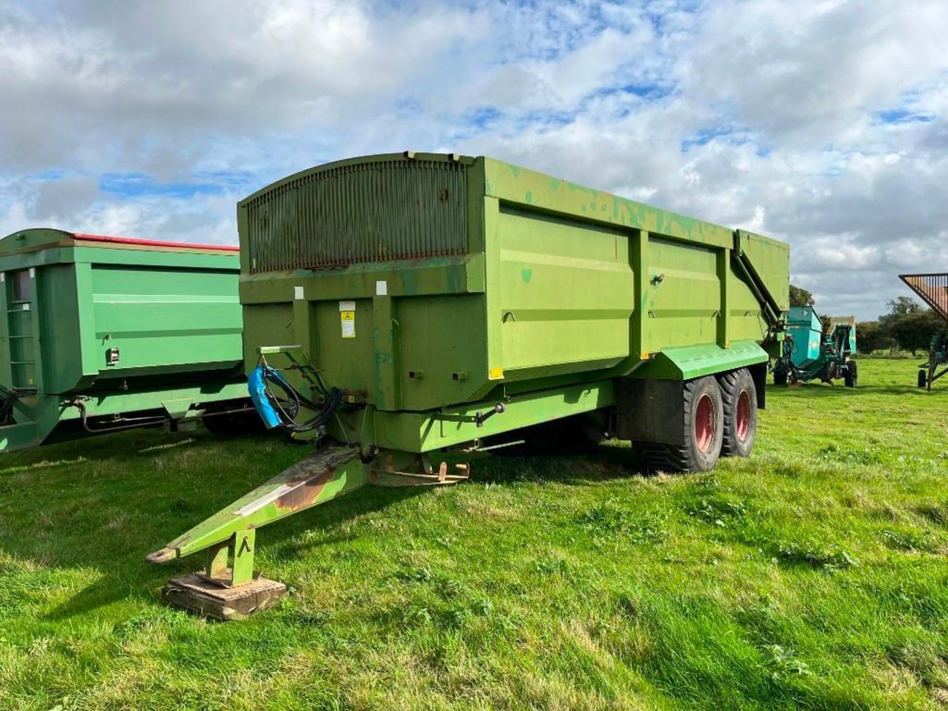 2001 Richard Western 16T Grain Trailer