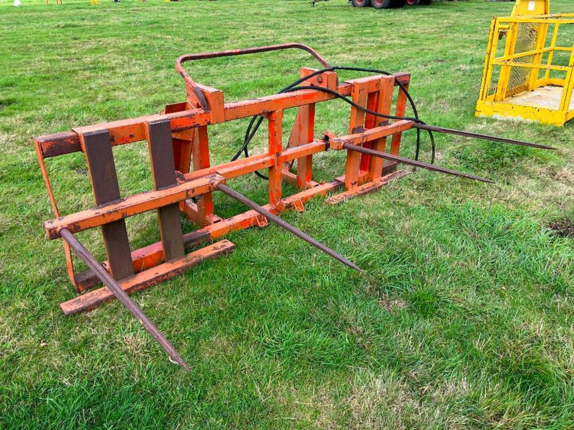 Browns Hydraulically Adjustable Bale Spike - Image 2 of 5