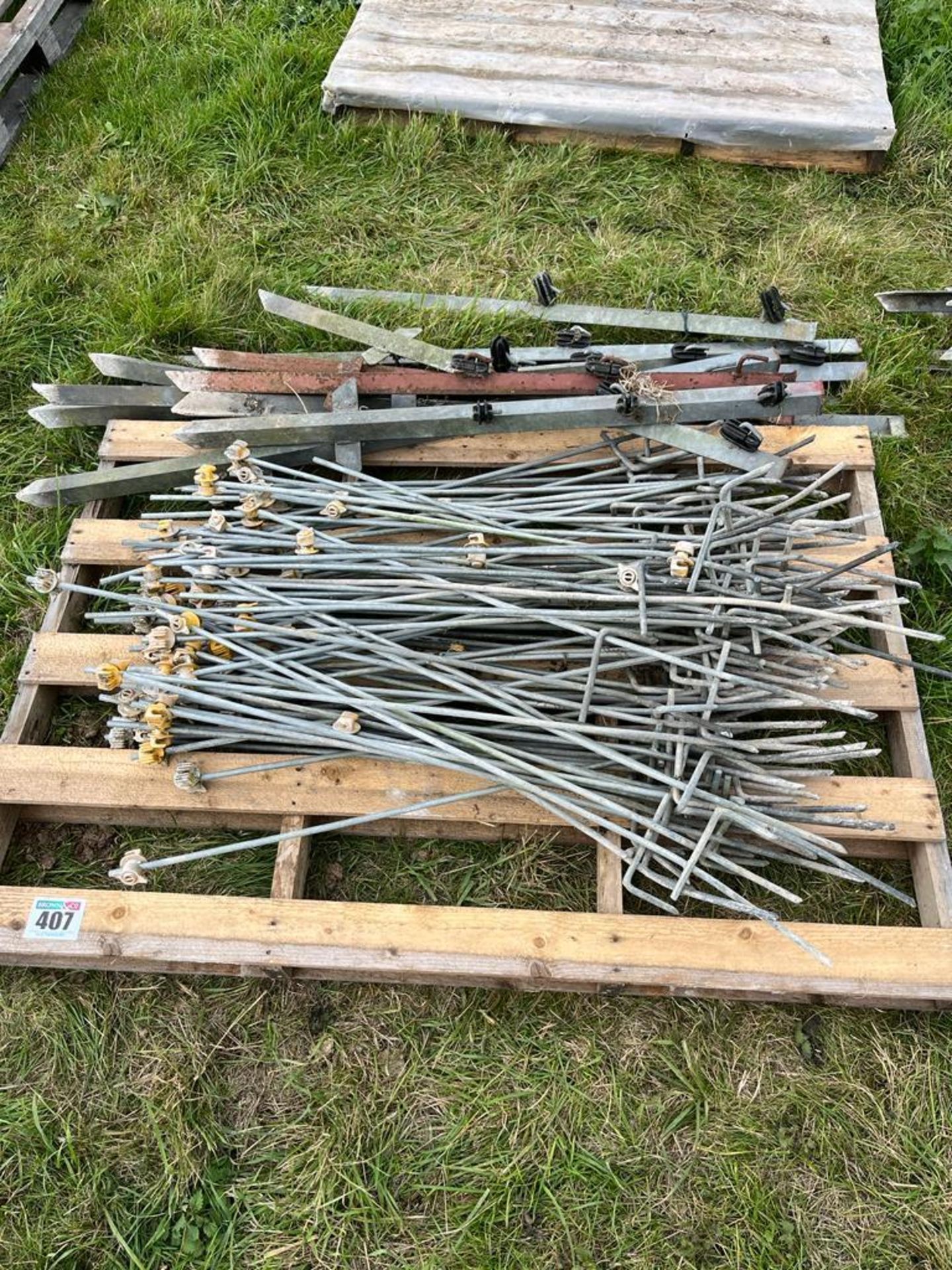 100No. Galvanised Electric Fence Stakes c/w Corner & Reel Posts - Image 2 of 2