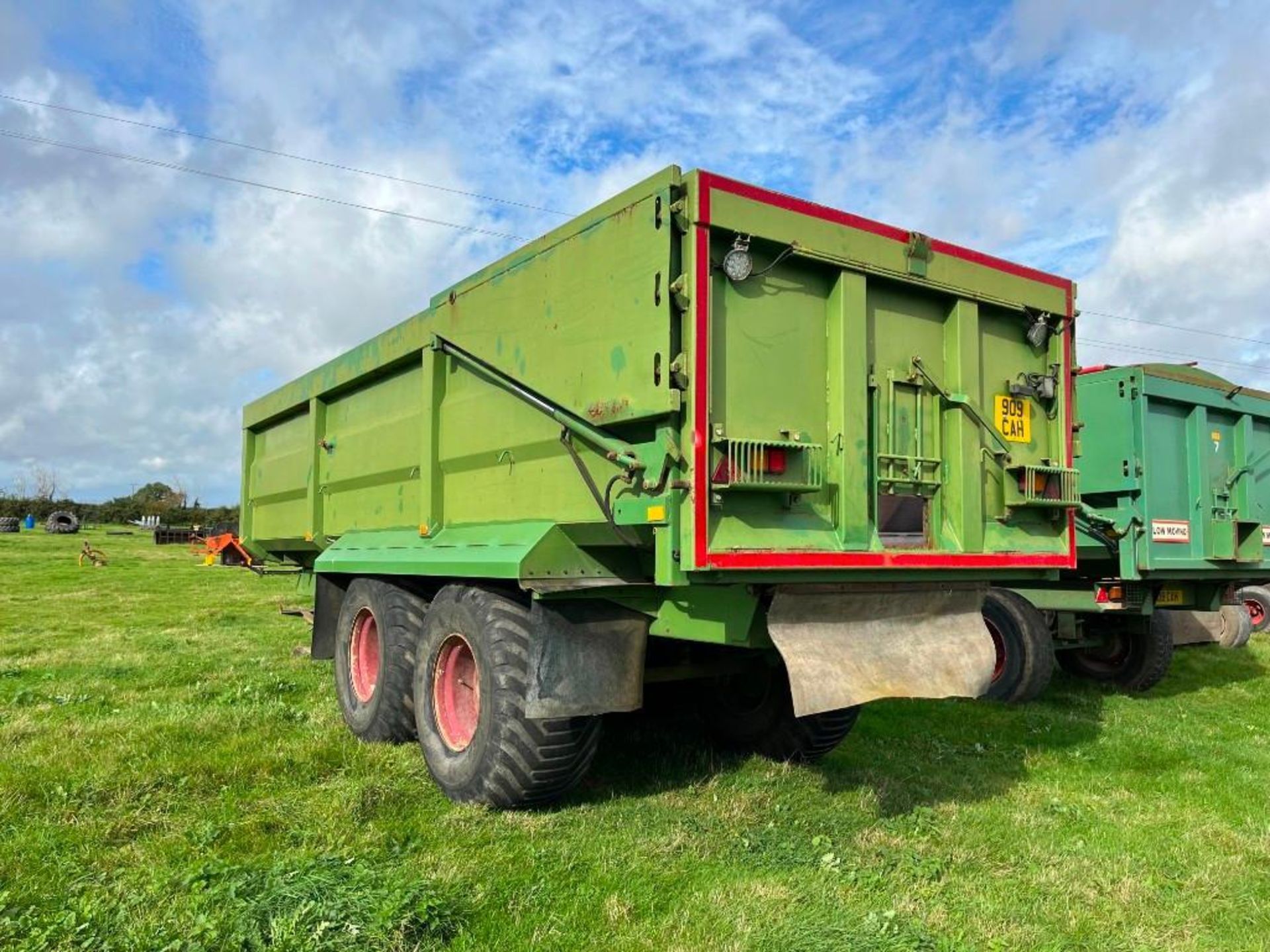 2001 Richard Western 16T Grain Trailer - Image 3 of 8