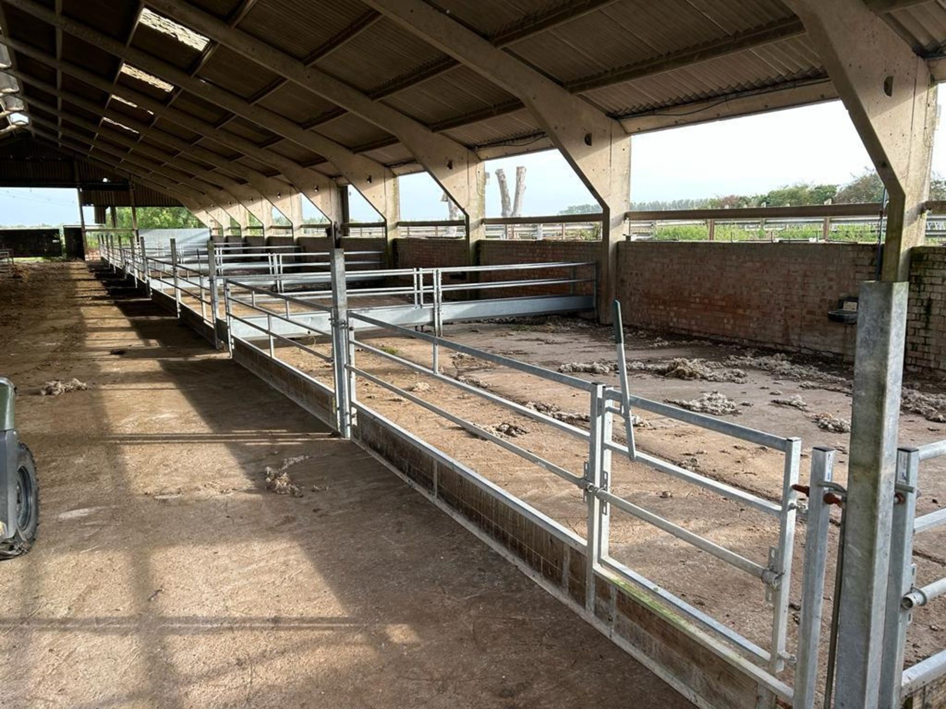 Internal Lambing Pens - 4No. IAE Adjustable Horizontal Rail Sheep Feed Barriers - Image 7 of 8