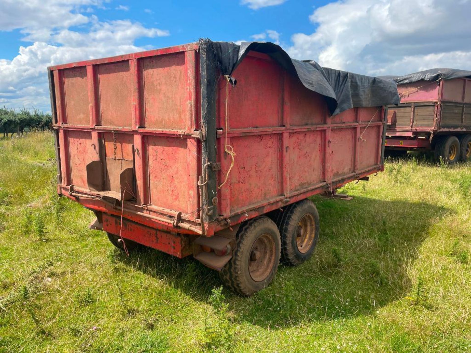 1977 Weeks 8t twin axle dropside trailer with manual tailgate and grain chute on 10.0/75-15.3 wheels - Image 4 of 5