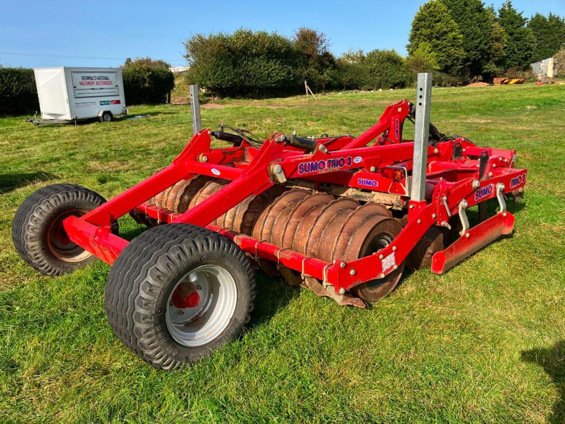 Sumo Trio 3 3m trailed cultivator with 6 subsoiler legs, 2 sets discs and rear zonal packer. Serial - Image 4 of 5