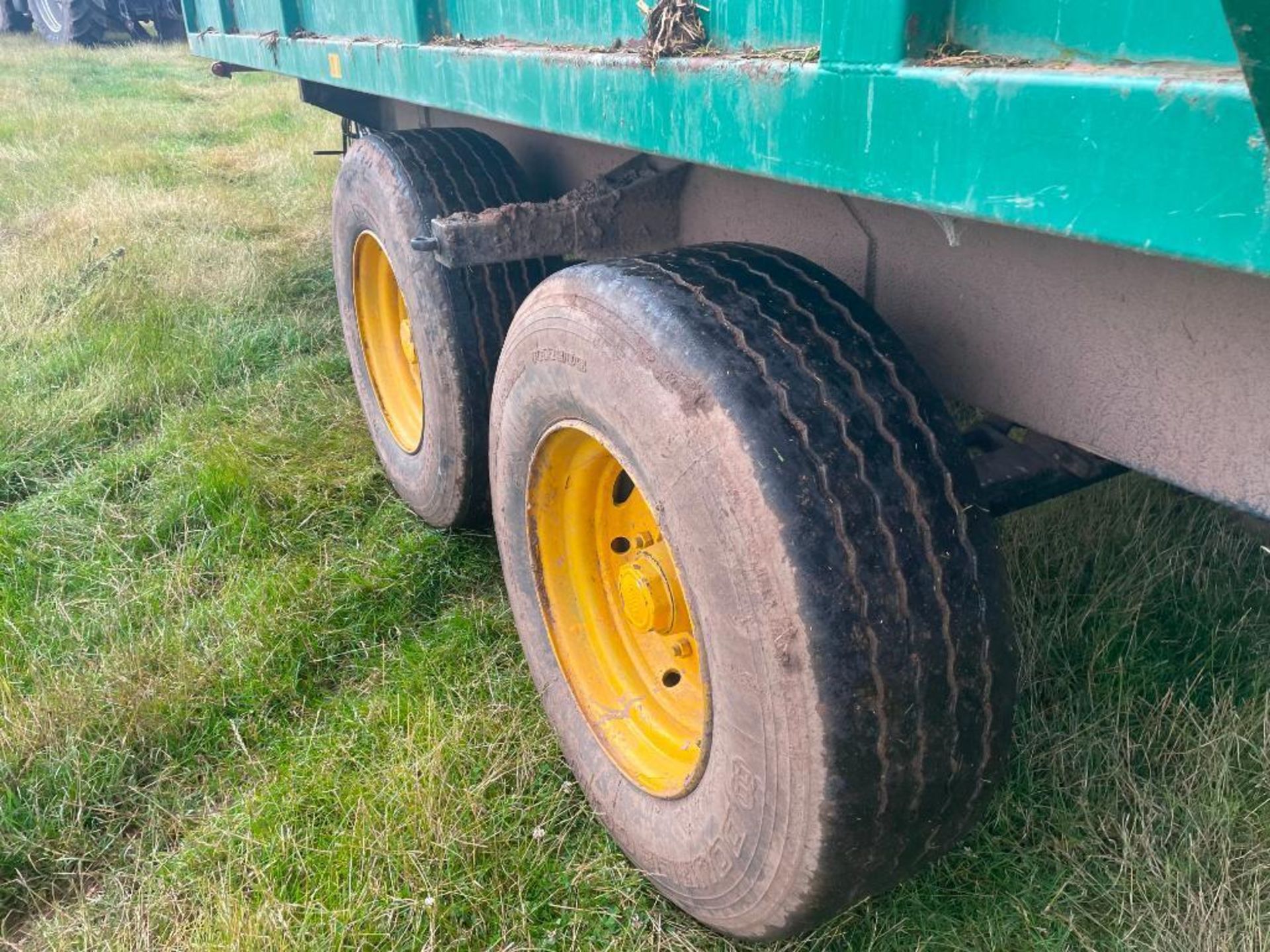 1998 Merrick Loggin 16t twin axle grain trailer with sprung drawbar and hydraulic tailgate on 385/65 - Image 14 of 16