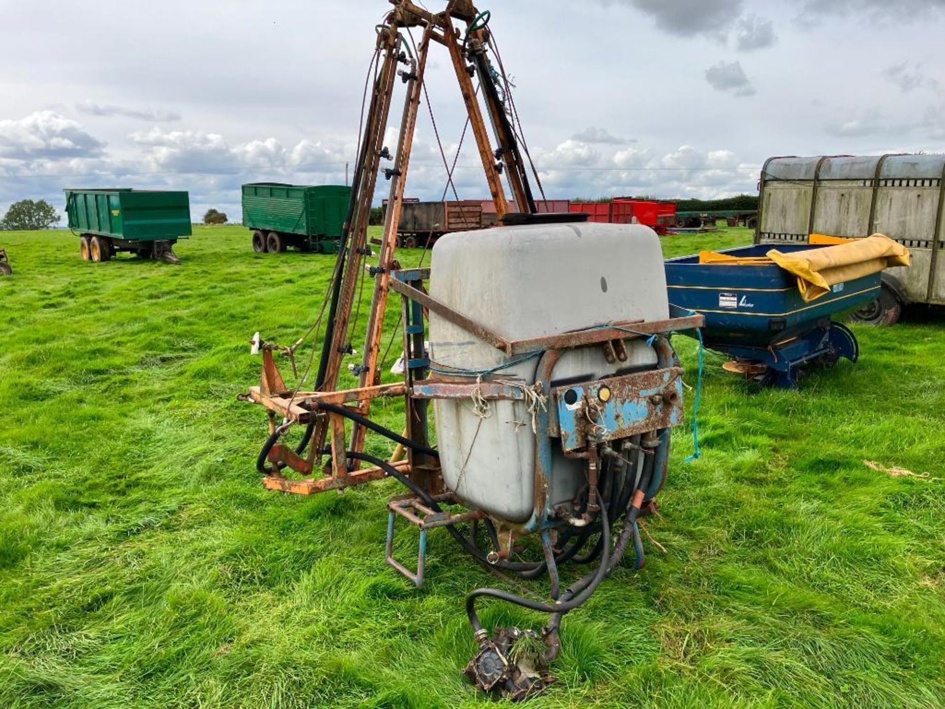 Linkage mounted PTO driven sprayer - Image 2 of 2