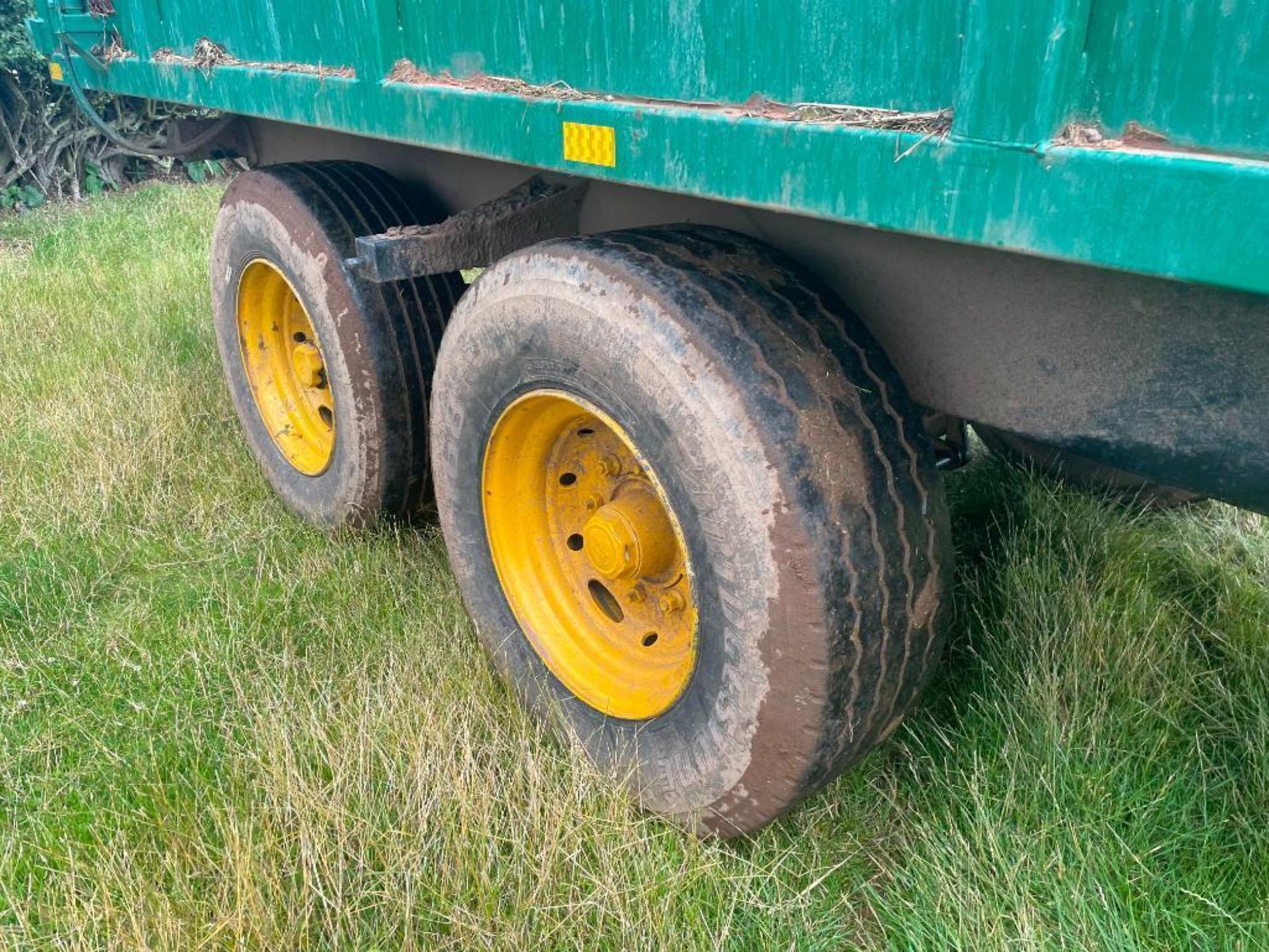 1998 Merrick Loggin 16t twin axle grain trailer with sprung drawbar and hydraulic tailgate on 385/65 - Image 11 of 16