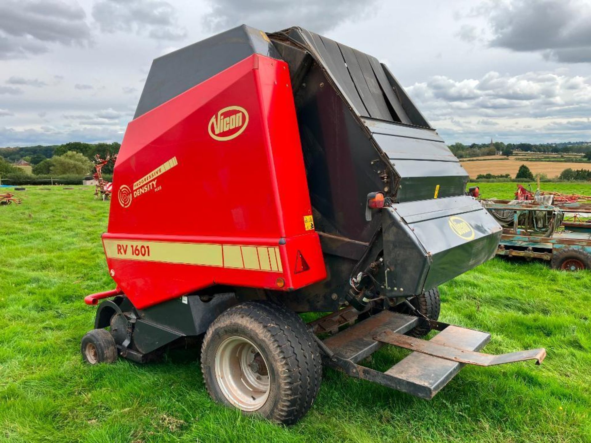 Vicon RV1601 Progressive Density Plus round belt baler on 15.0/55-17 wheels and tyres. Serial No: WD - Image 3 of 24