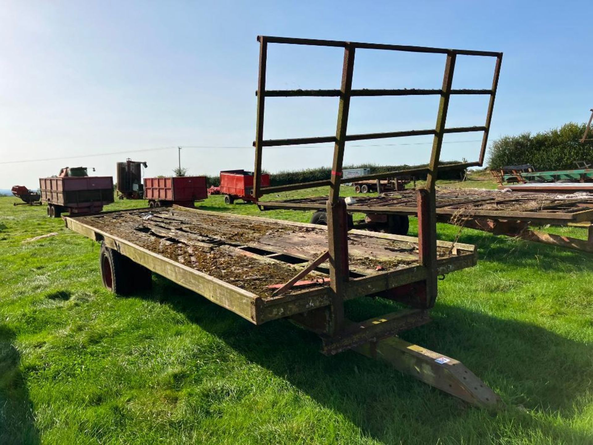 Bale trailer 25ft single axle with front rave, spares or repairs - Image 2 of 2