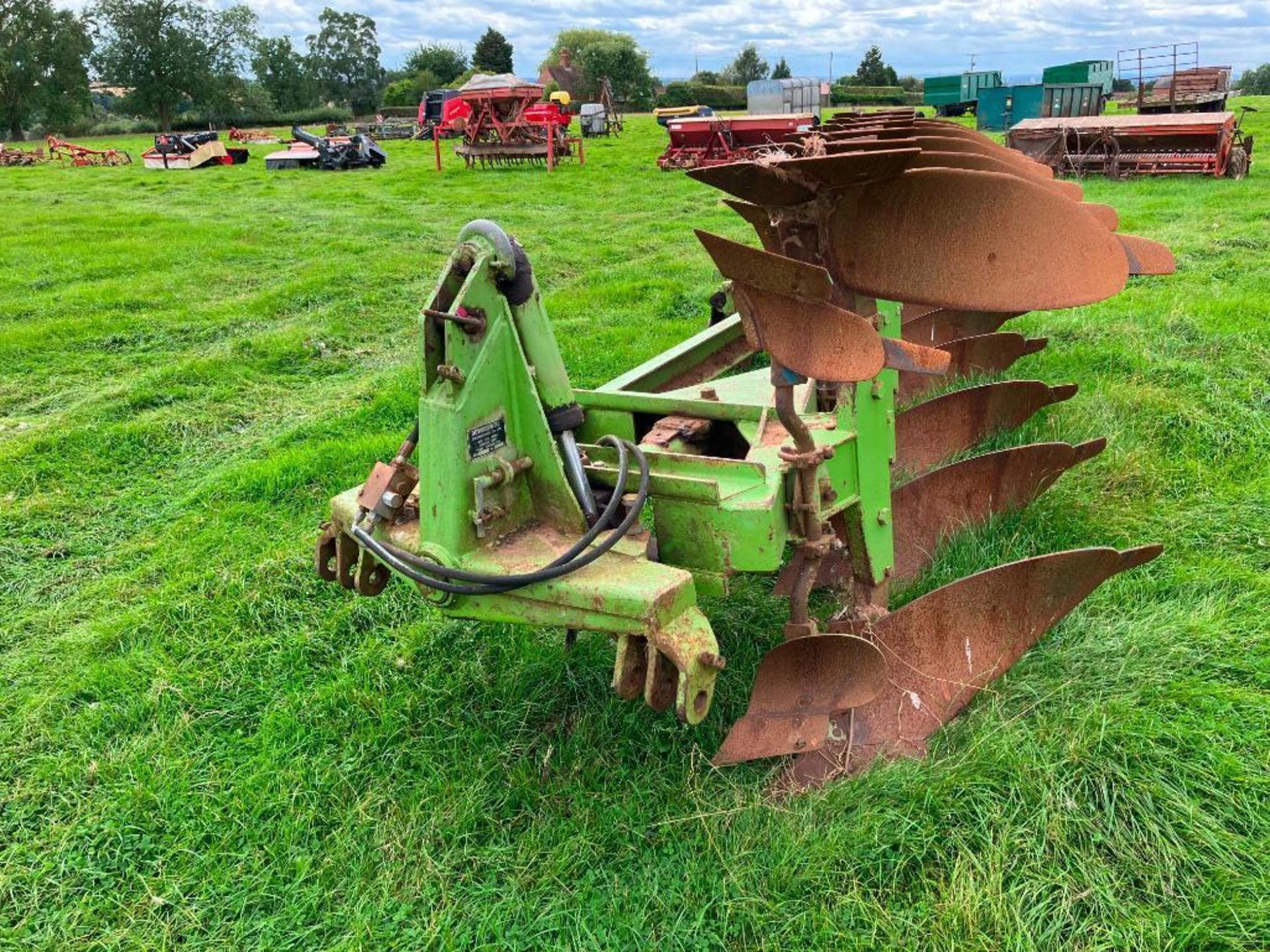 Dowdeswell DP7E 6f (5+1) reversible plough with skimmers. Serial No: 31434087 - Image 2 of 4