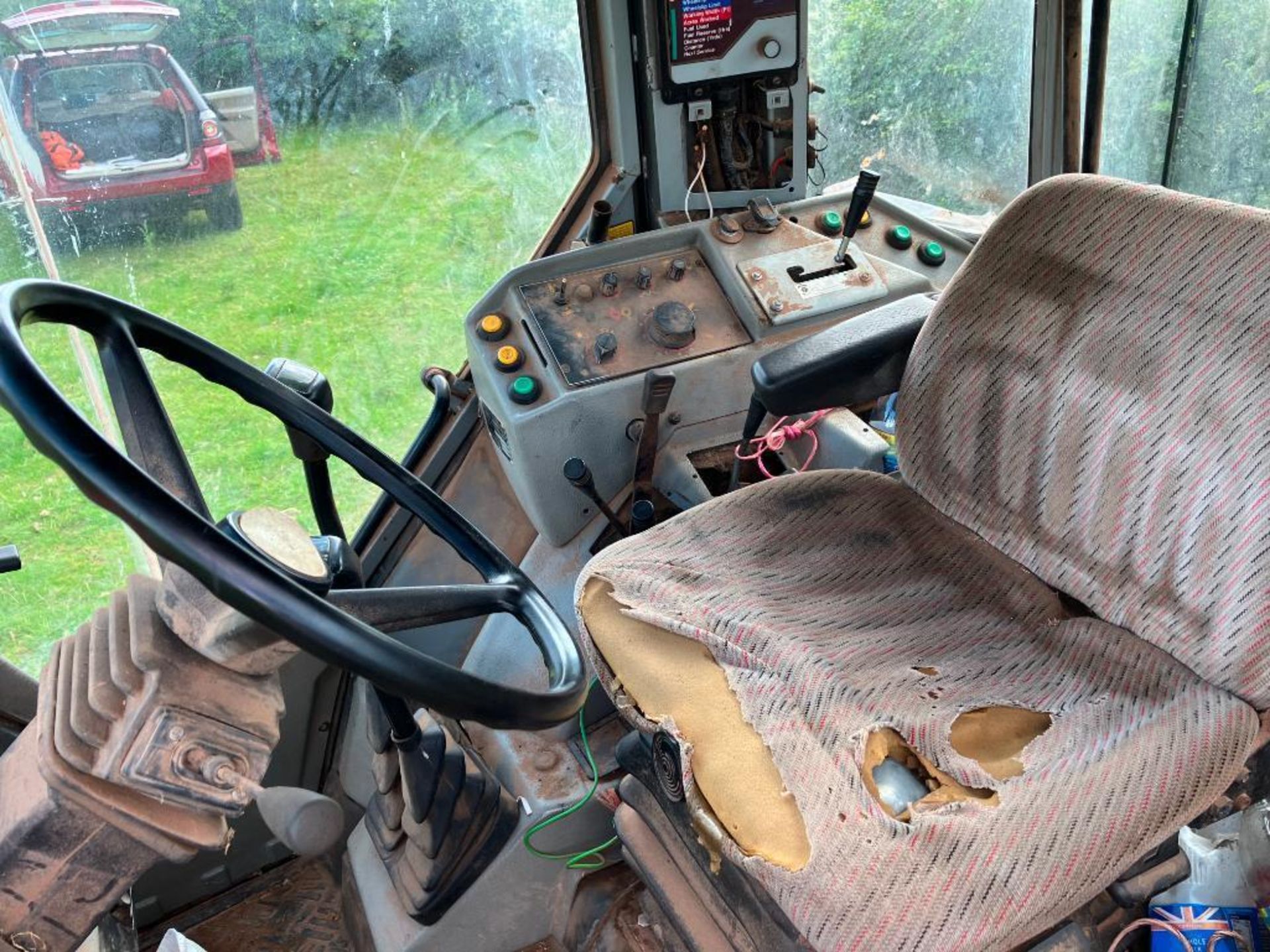 1995 Massey Ferguson 3655 Dynashift 4wd Datatronic tractor with 3 manual spools, front linkage and P - Image 7 of 23